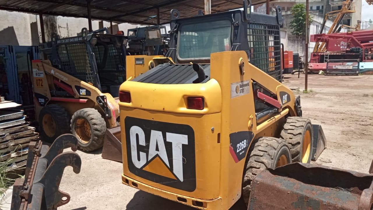 Mini carregadeira Catepillar — image 7