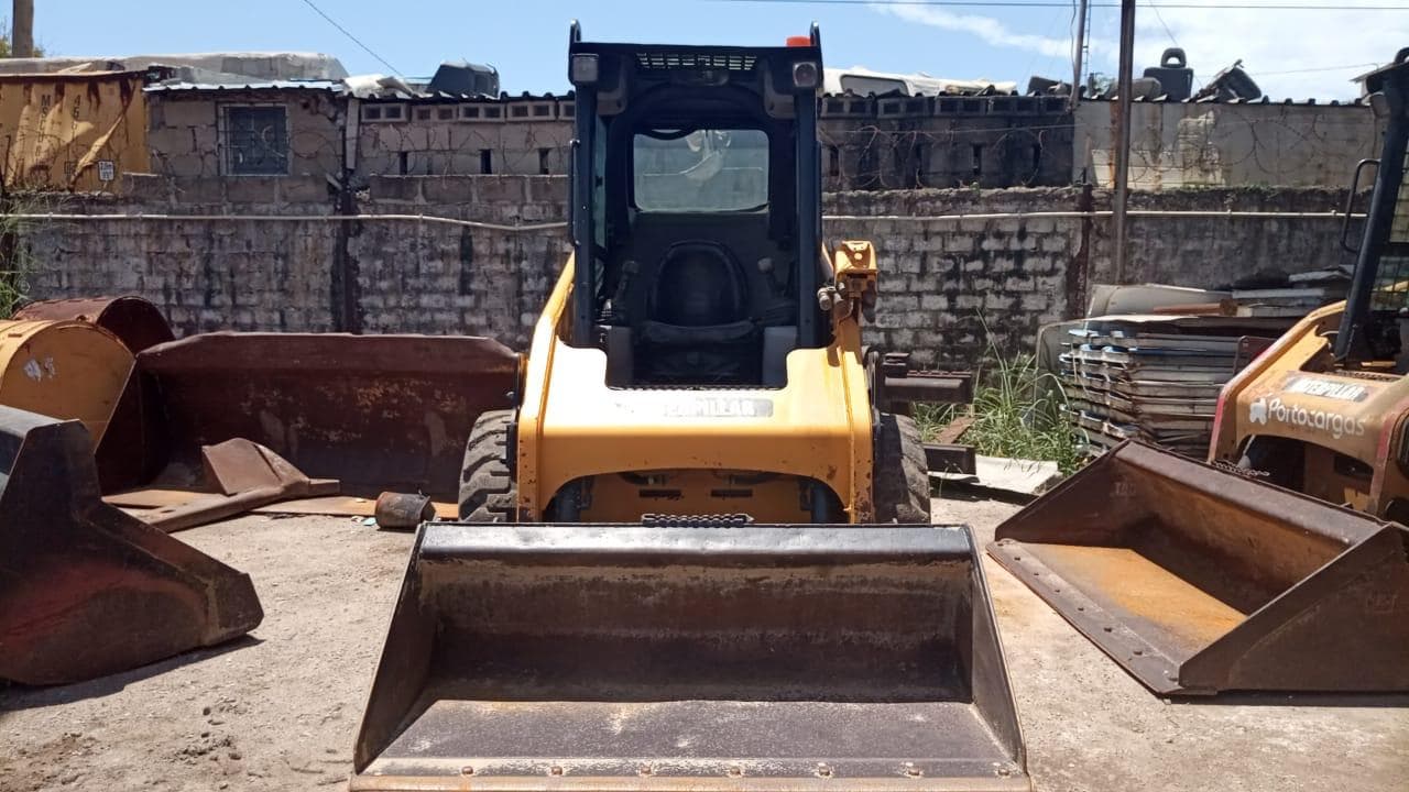 Mini carregadeira Catepillar — image 5
