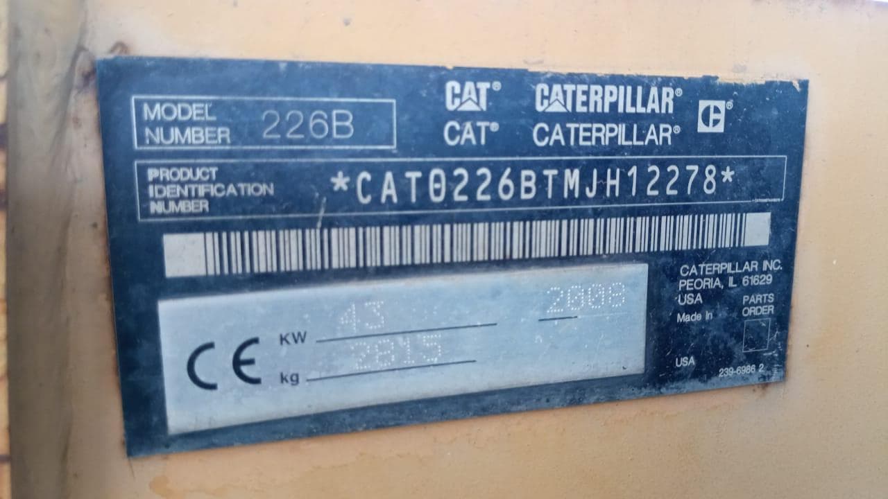 Mini carregadeira Catepillar — imagen 3