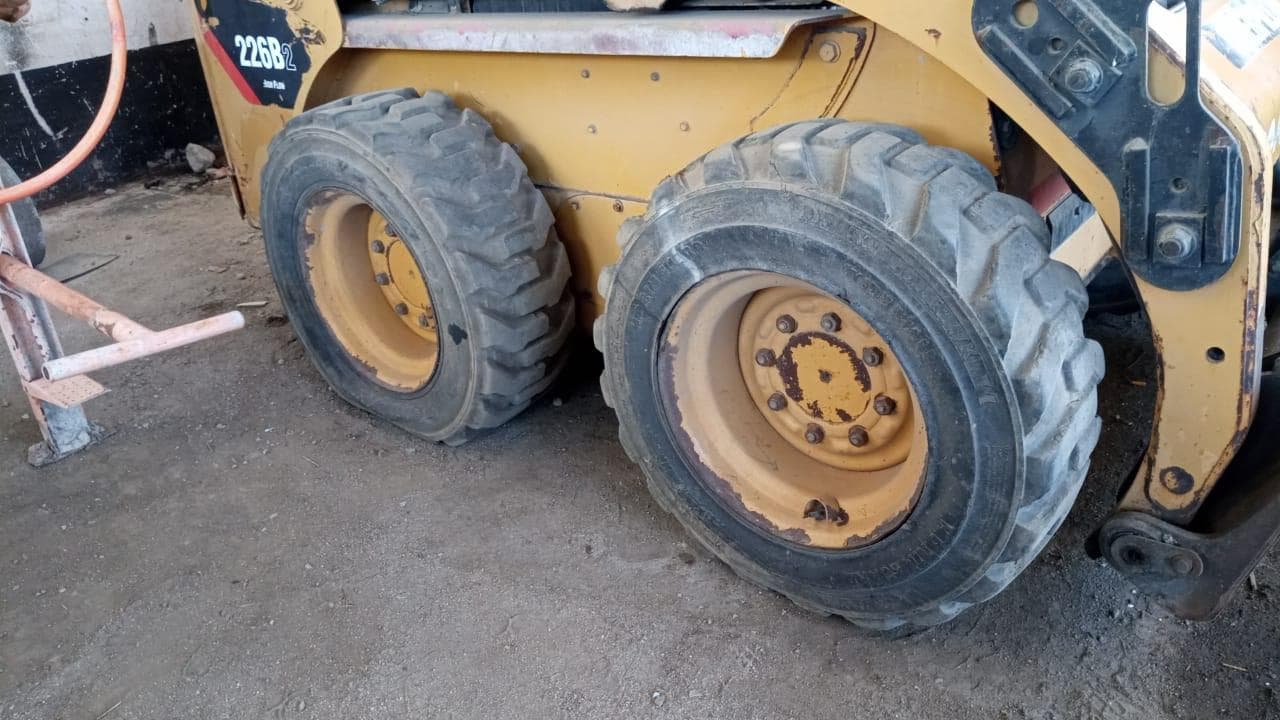 Mini carregadeira Catepillar — imagen 7
