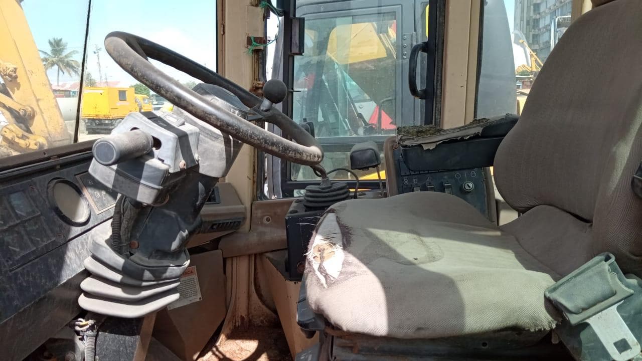 Pá carregadeira Caterpillar — image 10