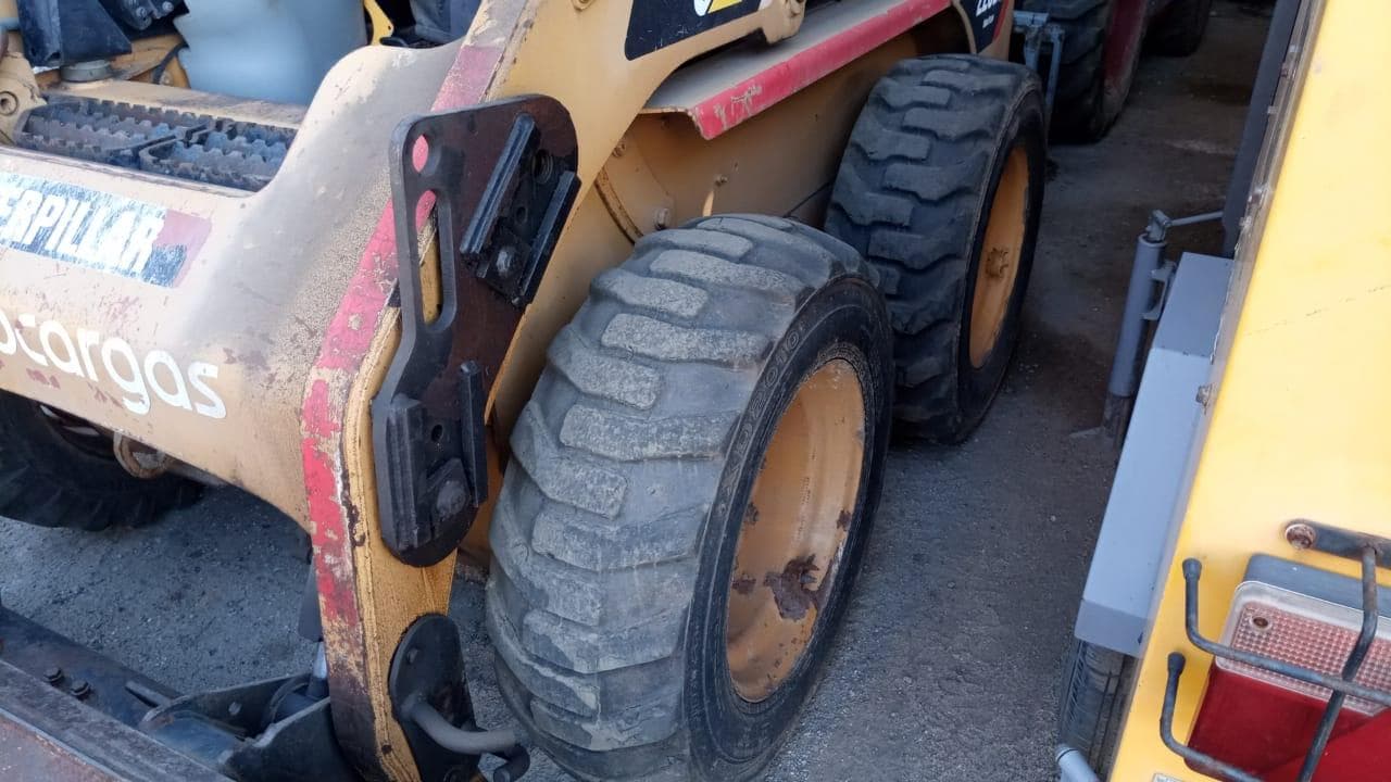 Mini carregadeira Caterpillar 226B2 — imagen 4