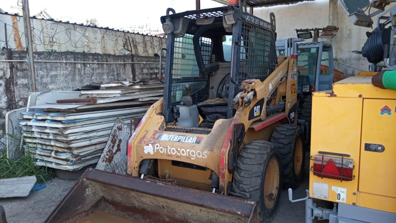 Mini carregadeira Caterpillar 226B2