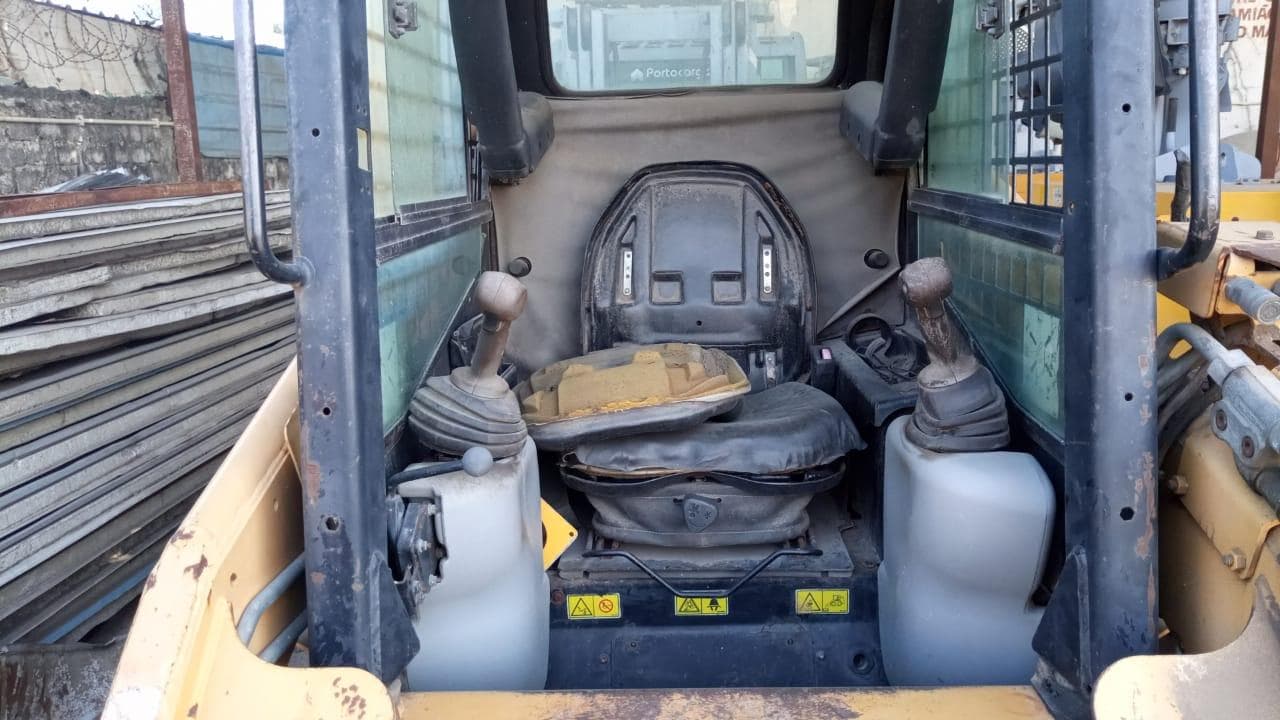Mini carregadeira Caterpillar 226B2 — imagen 5