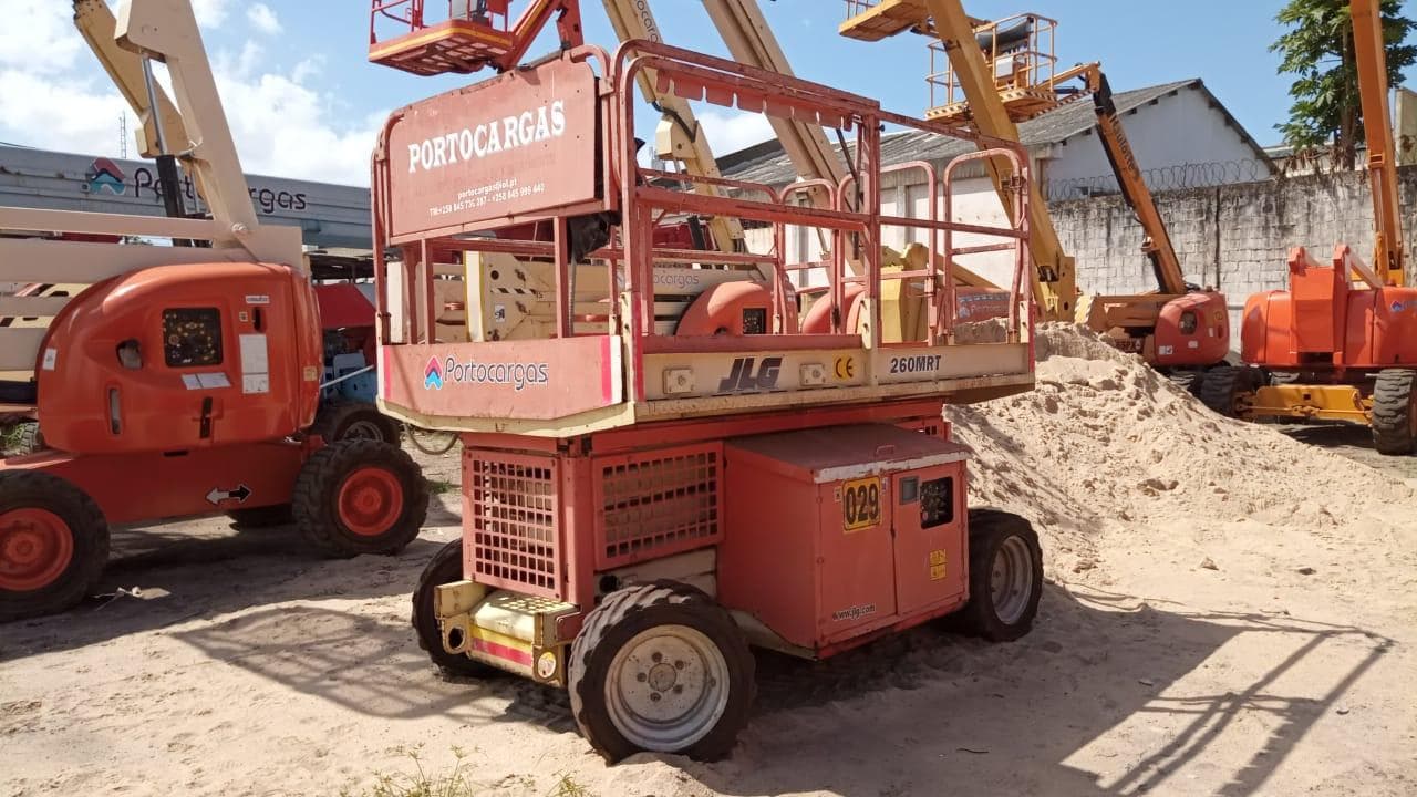 Plataforma elevatória JLG 260 MRT
