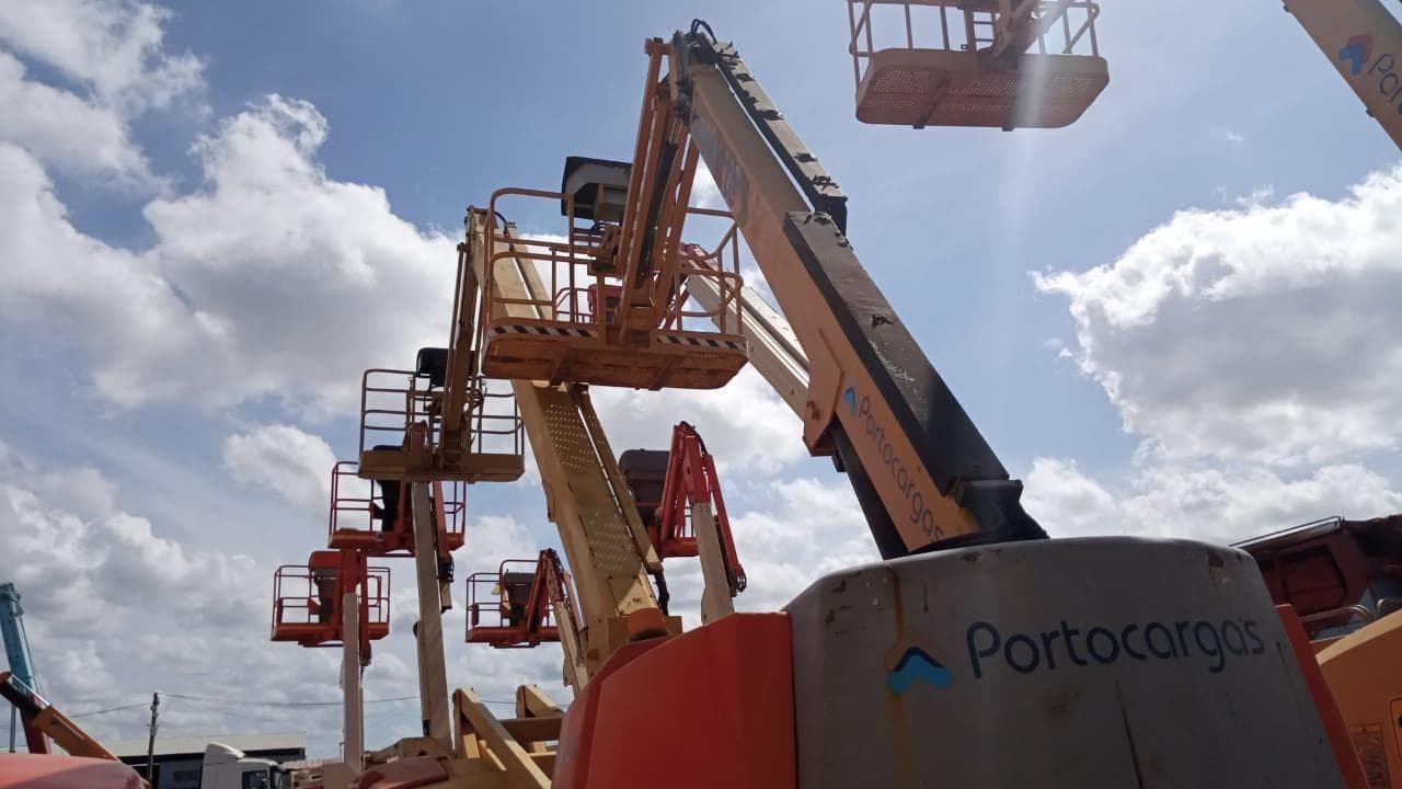 Plataforma elevatória Haulotte — image 6