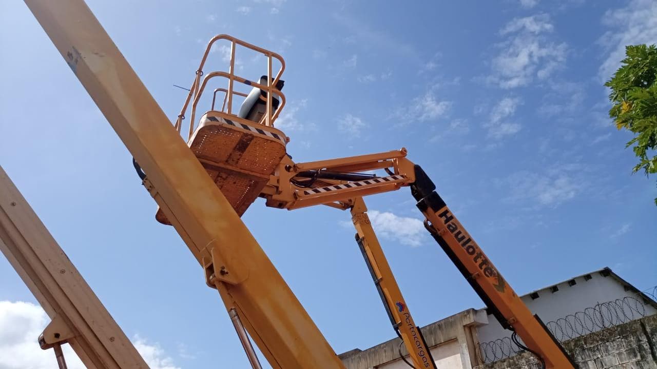 Plataforma elevatória Haulotte — image 3