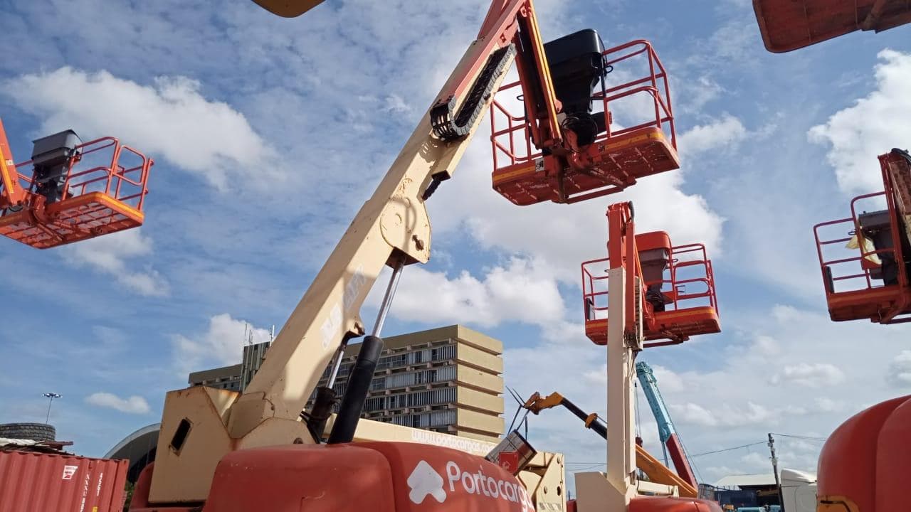 Plataforma elevatória JLG-LIFT (16m) — imagem 2