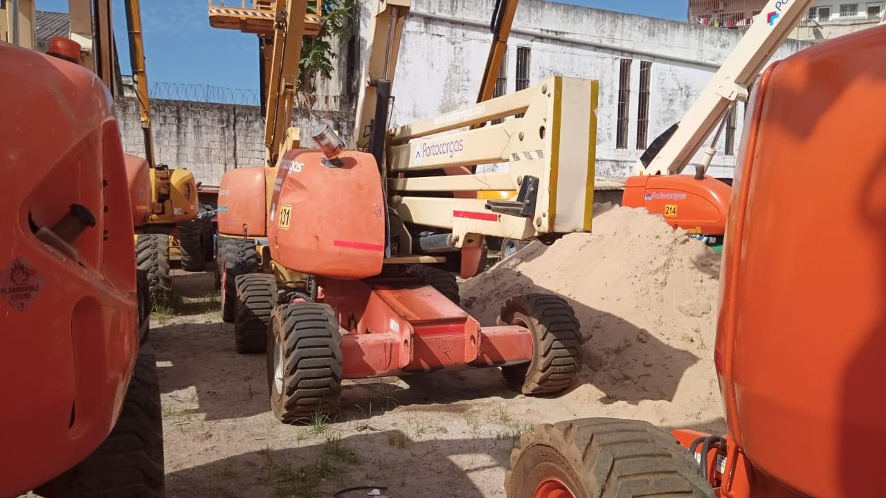 Plataforma elevatória JLG-LIFT (16m)