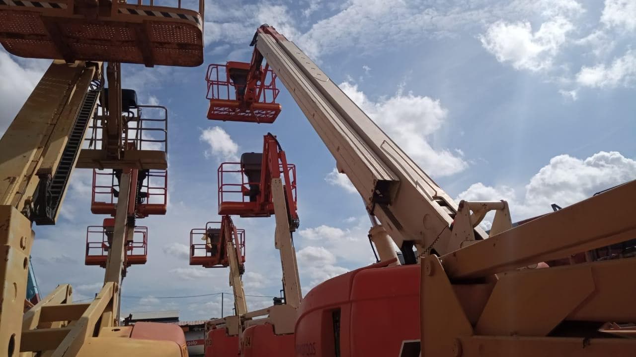 Plataforma elevatória JLG — imagen 4