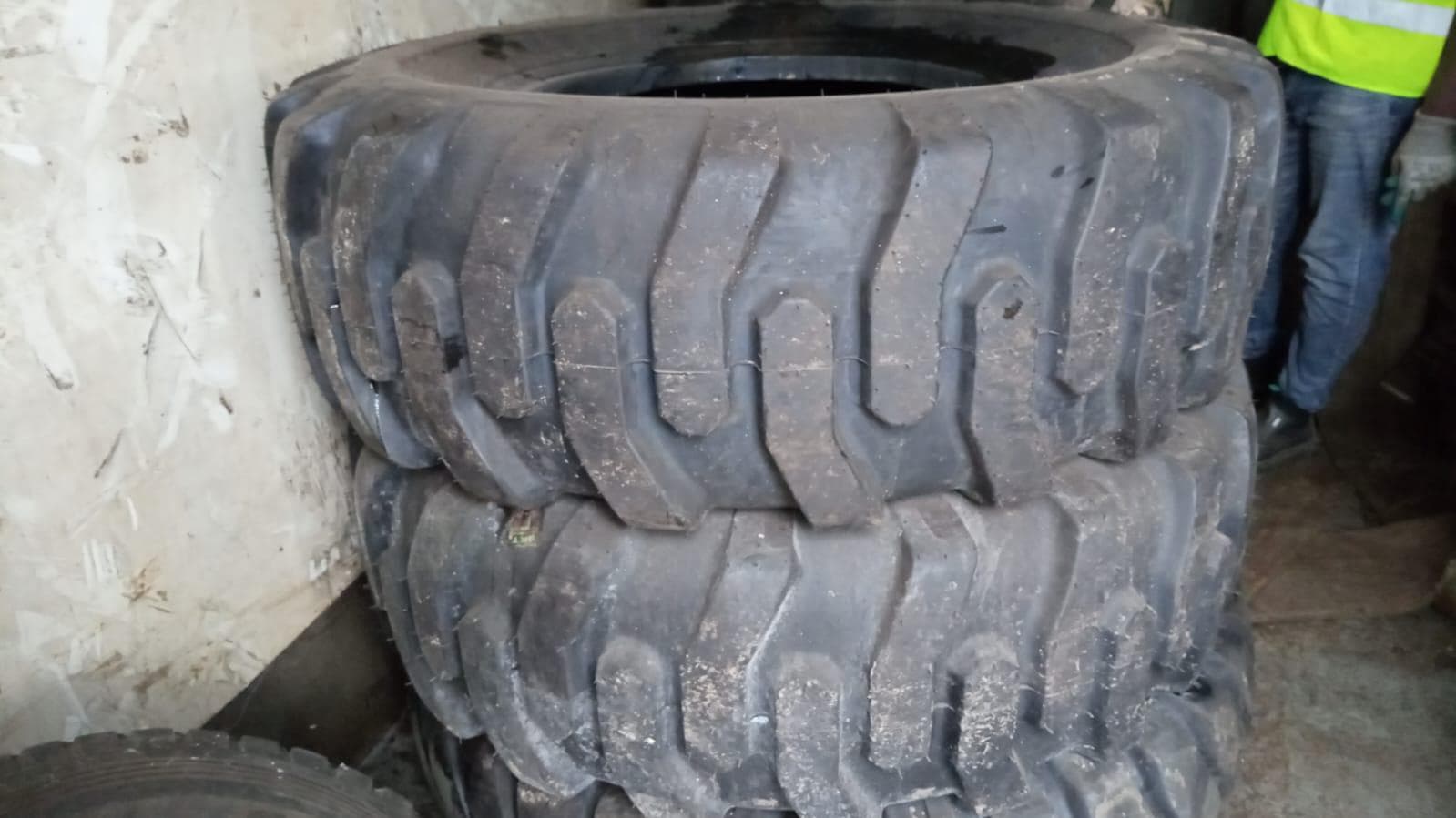 Tyres — image 1