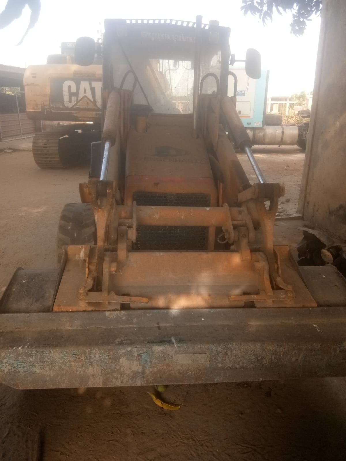 Mini escavadeora TLB JCB 2CX — imagem 2
