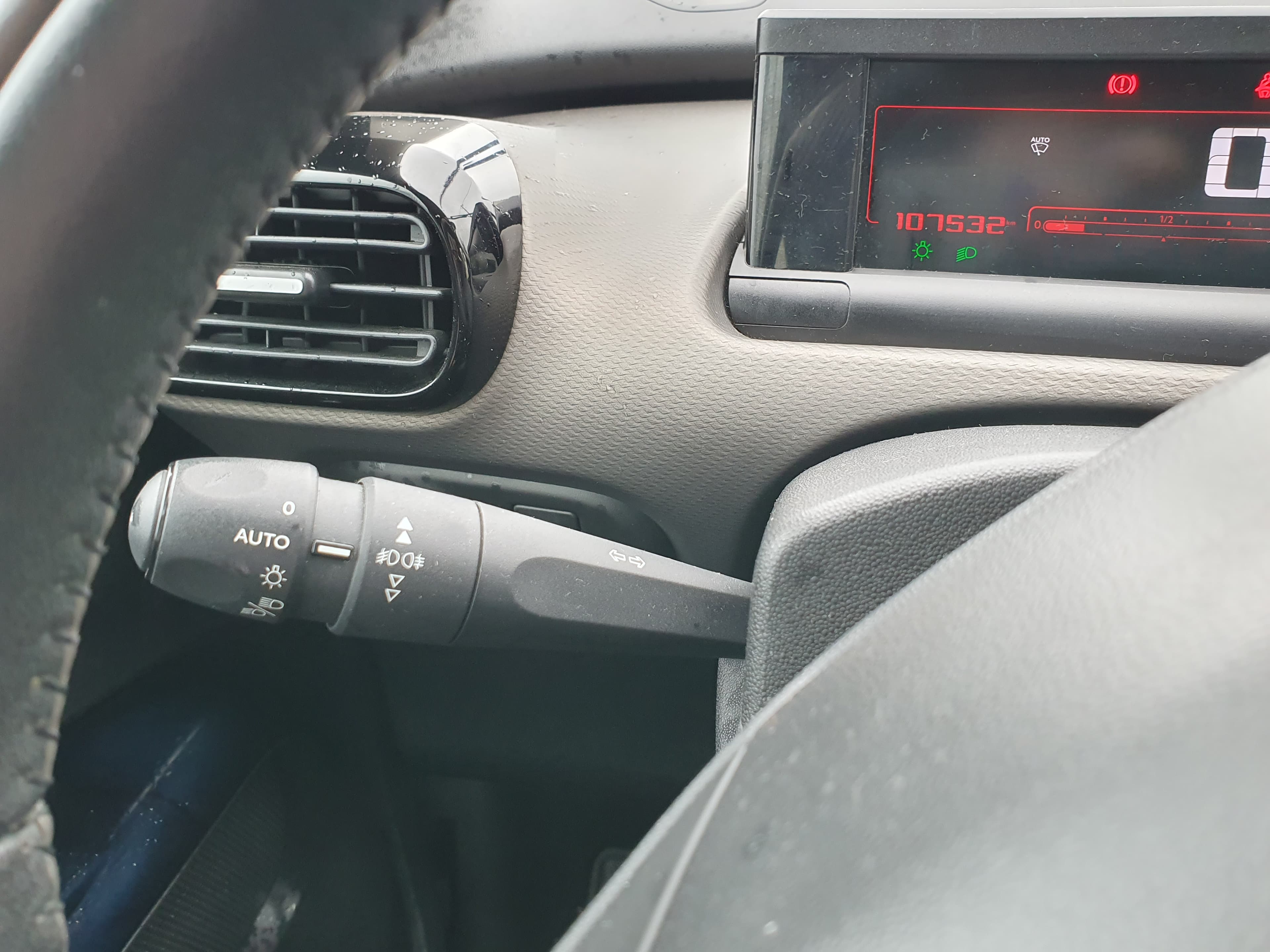 Citroën C4 Cactus · Ano 2015 — imagen 37