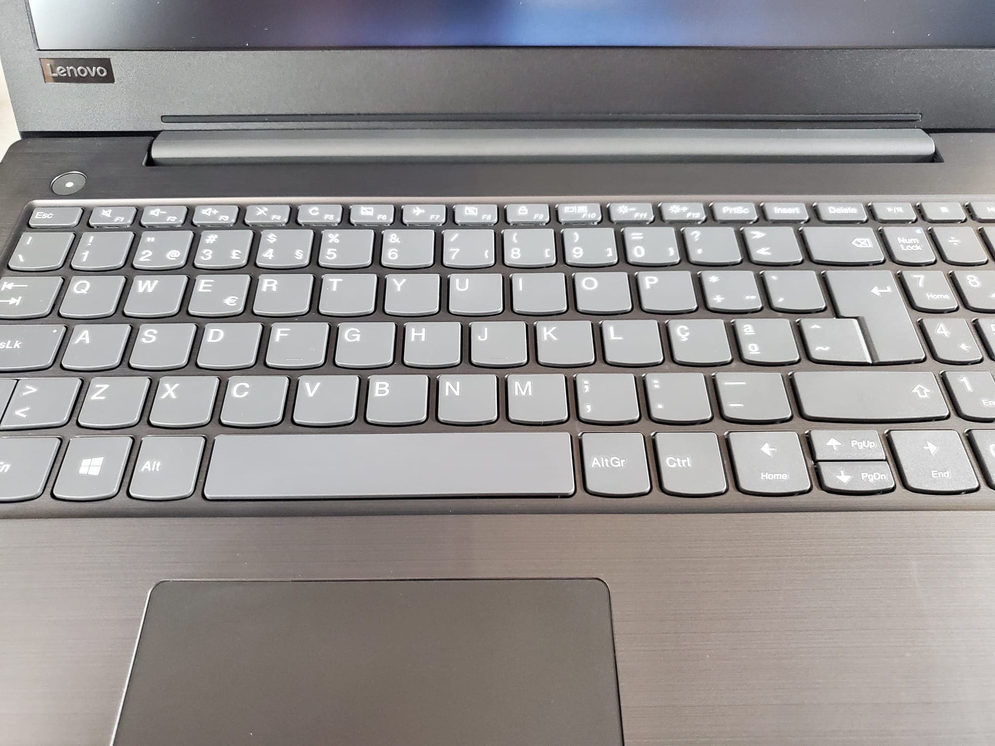 Portátil Lenovo V330 — imagen 10