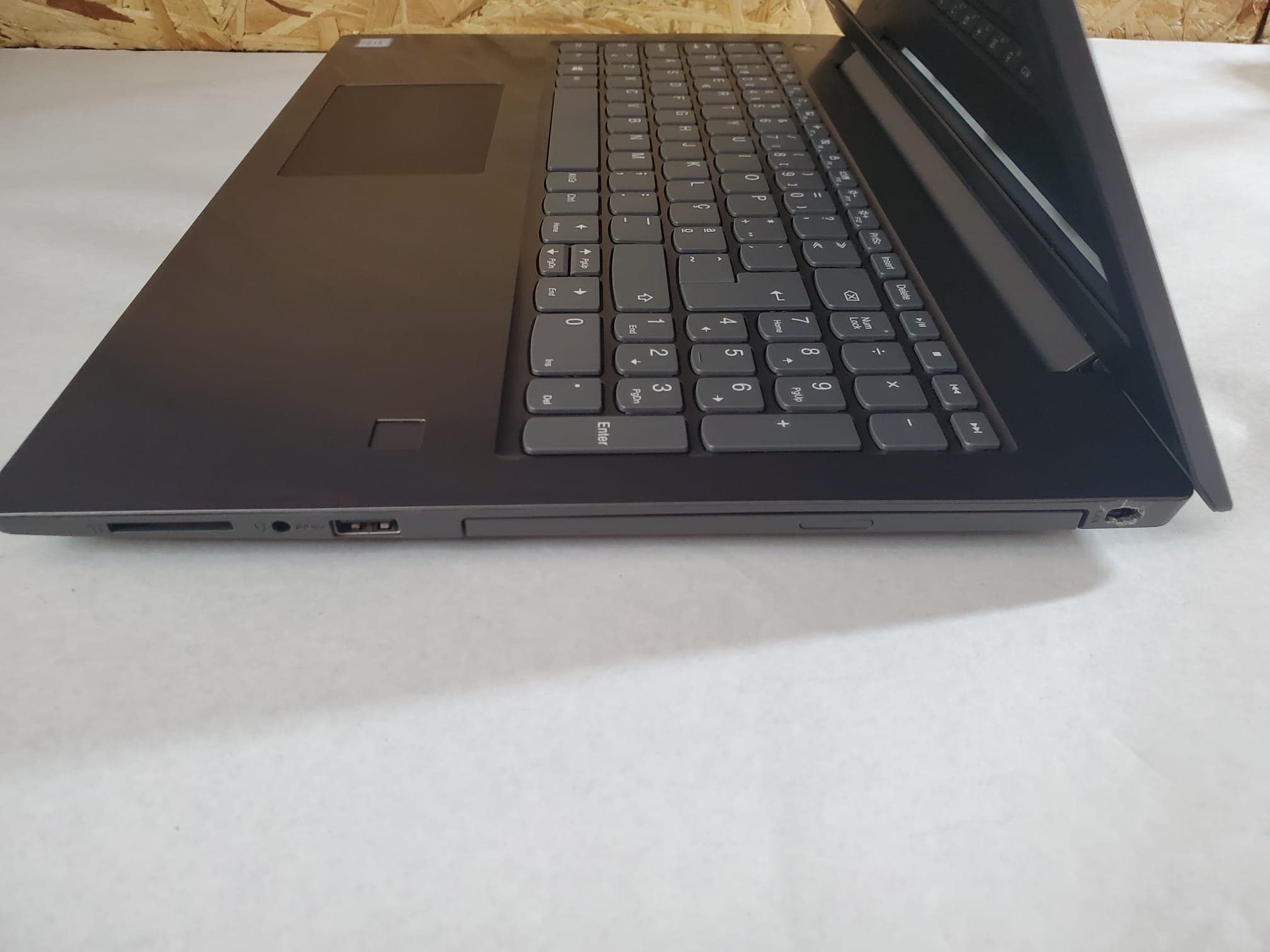 Portátil Lenovo V330 — imagen 6