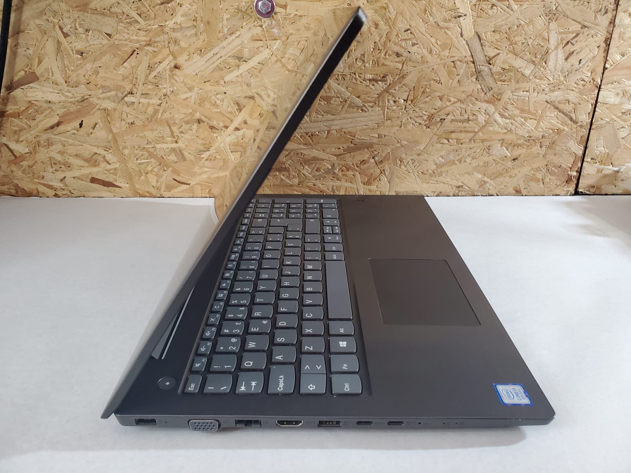 Portátil Lenovo V330 — imagen 3