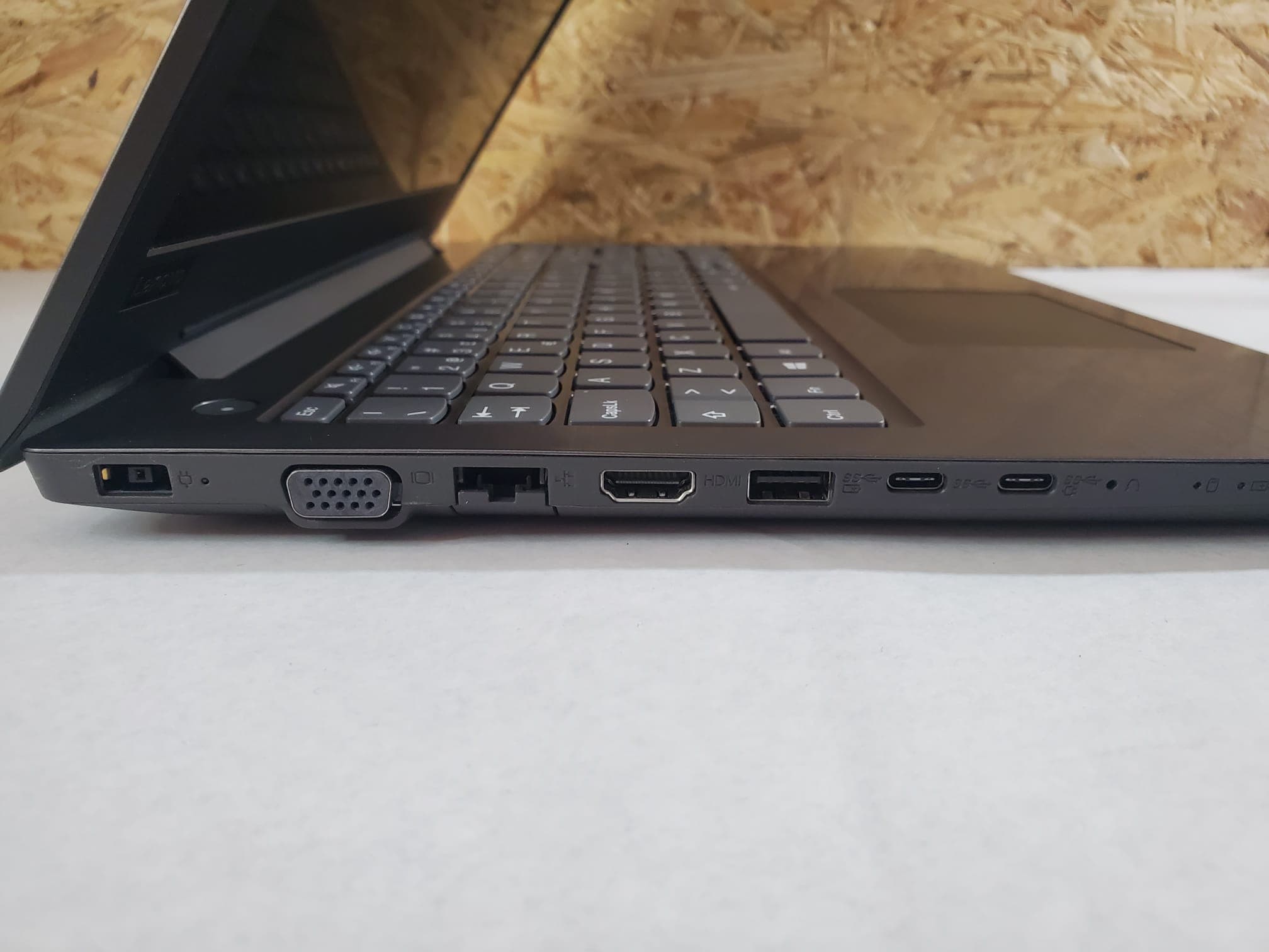 Portátil Lenovo V330 — imagen 4