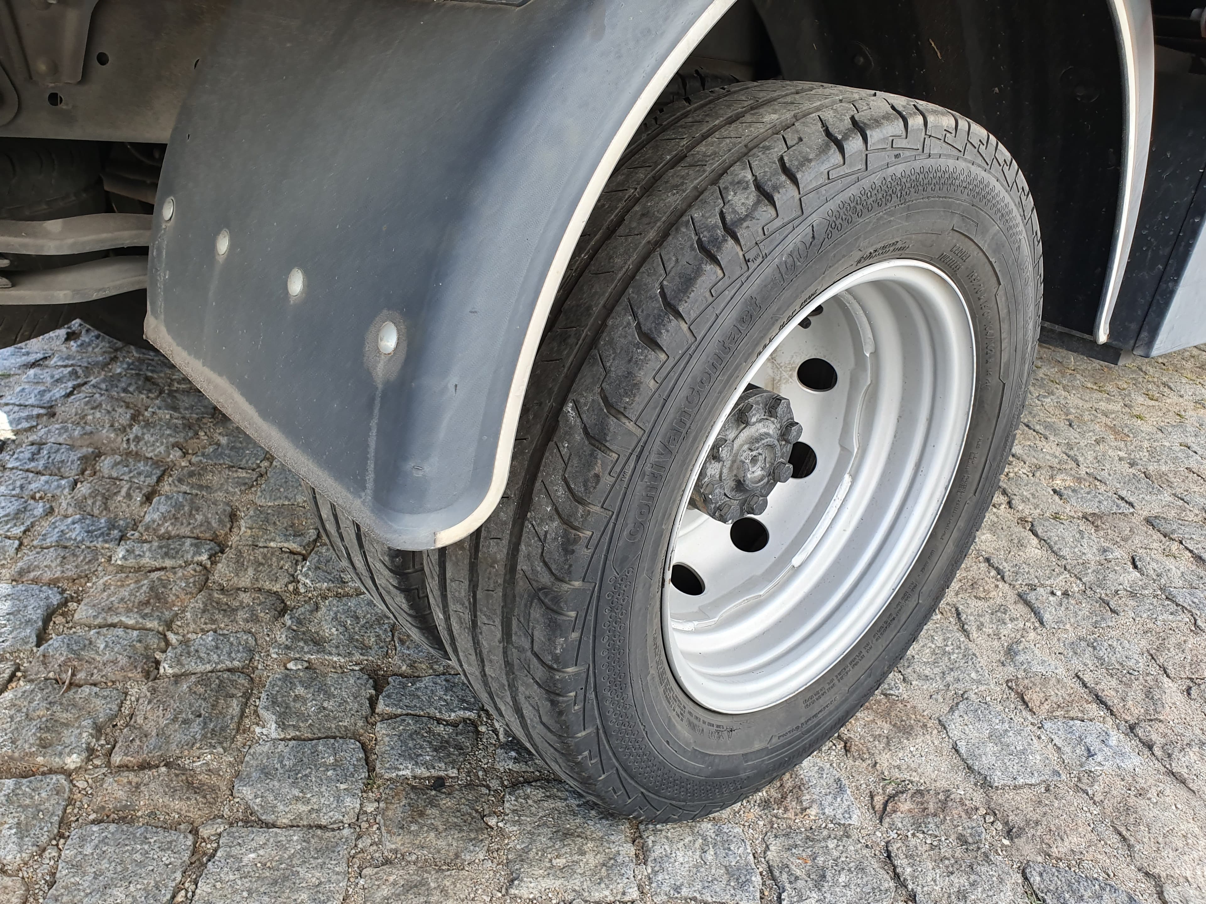 Nissan NT400 — imagen 12
