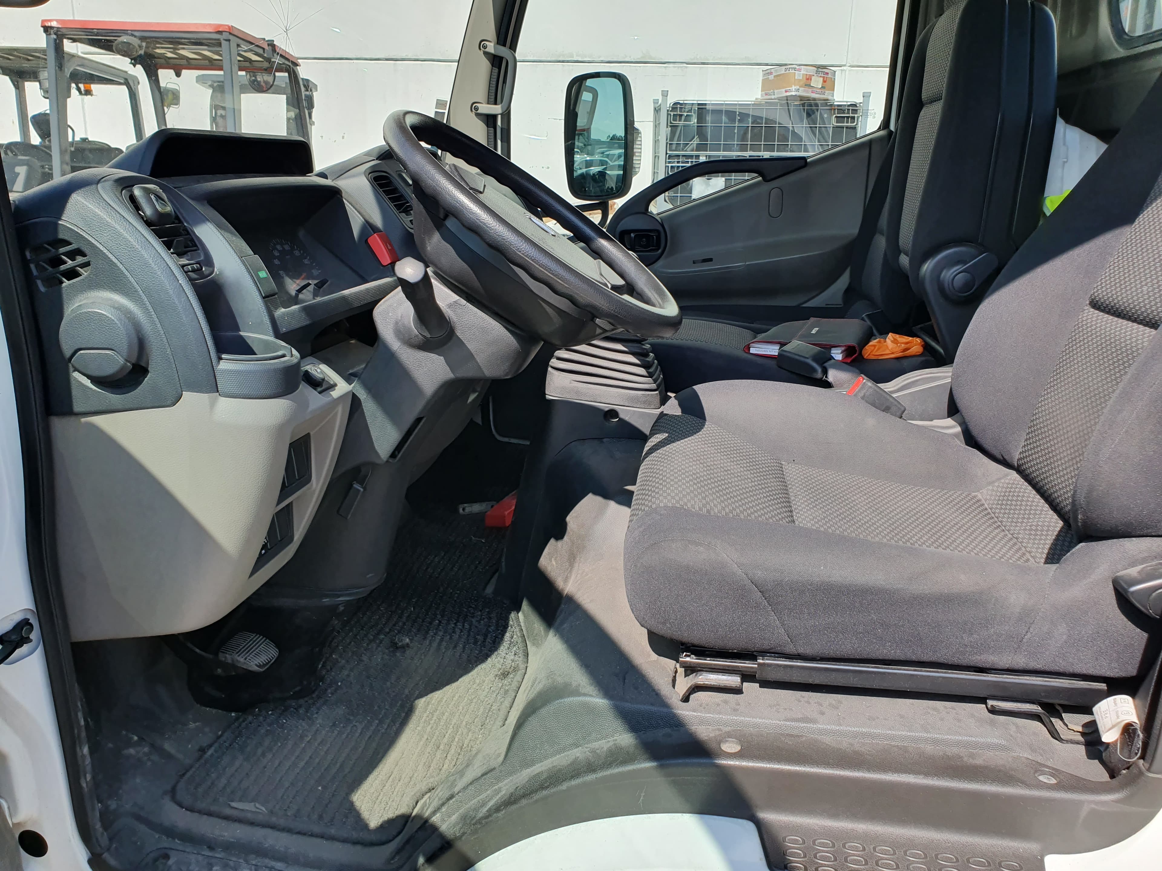Nissan NT400 — imagen 21