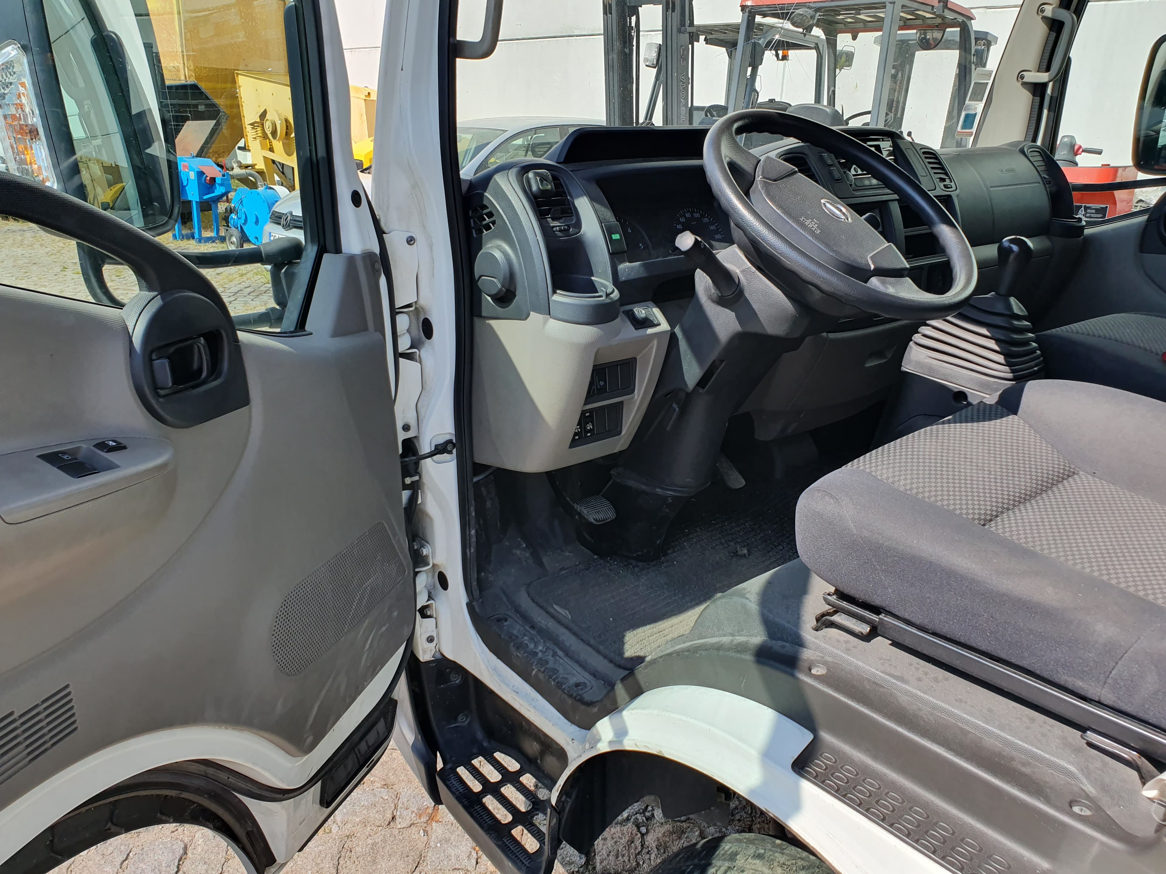 Nissan NT400 — imagen 18