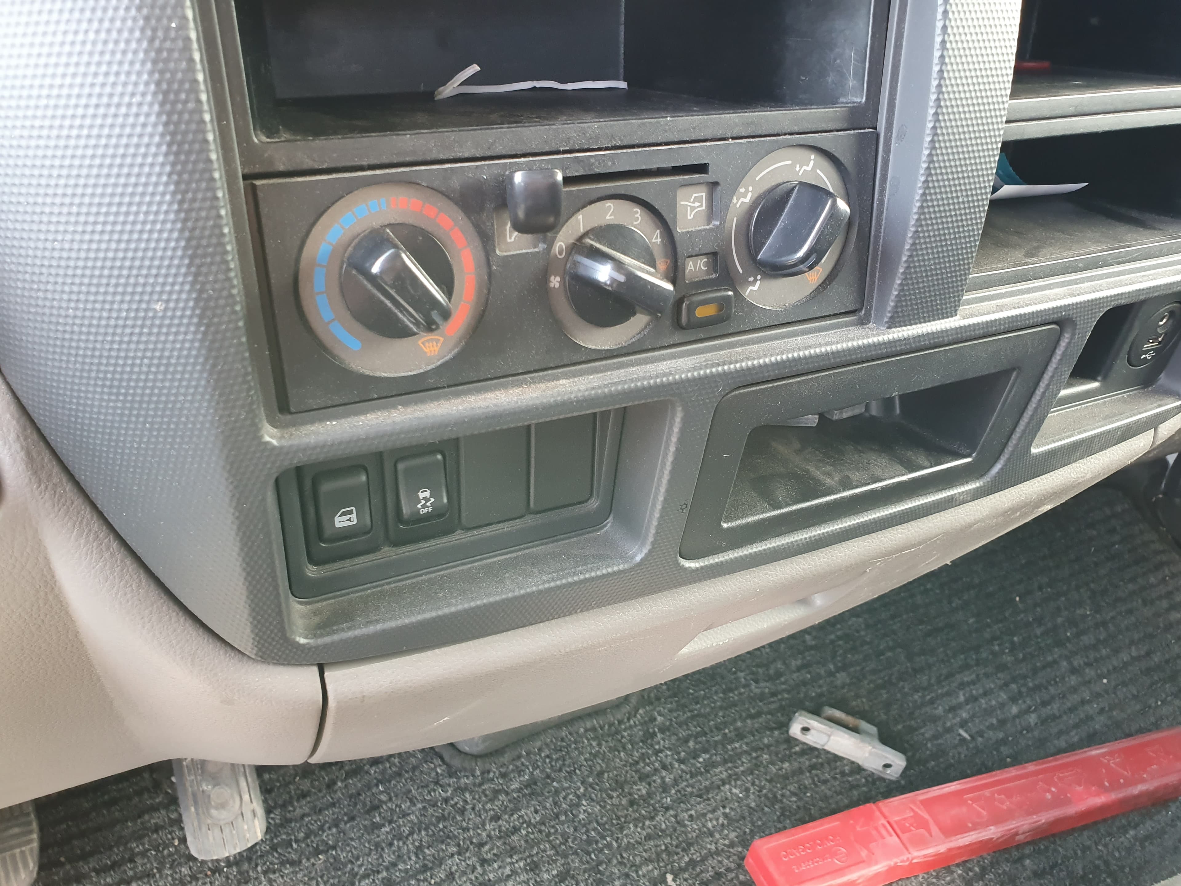 Nissan NT400 — imagen 27