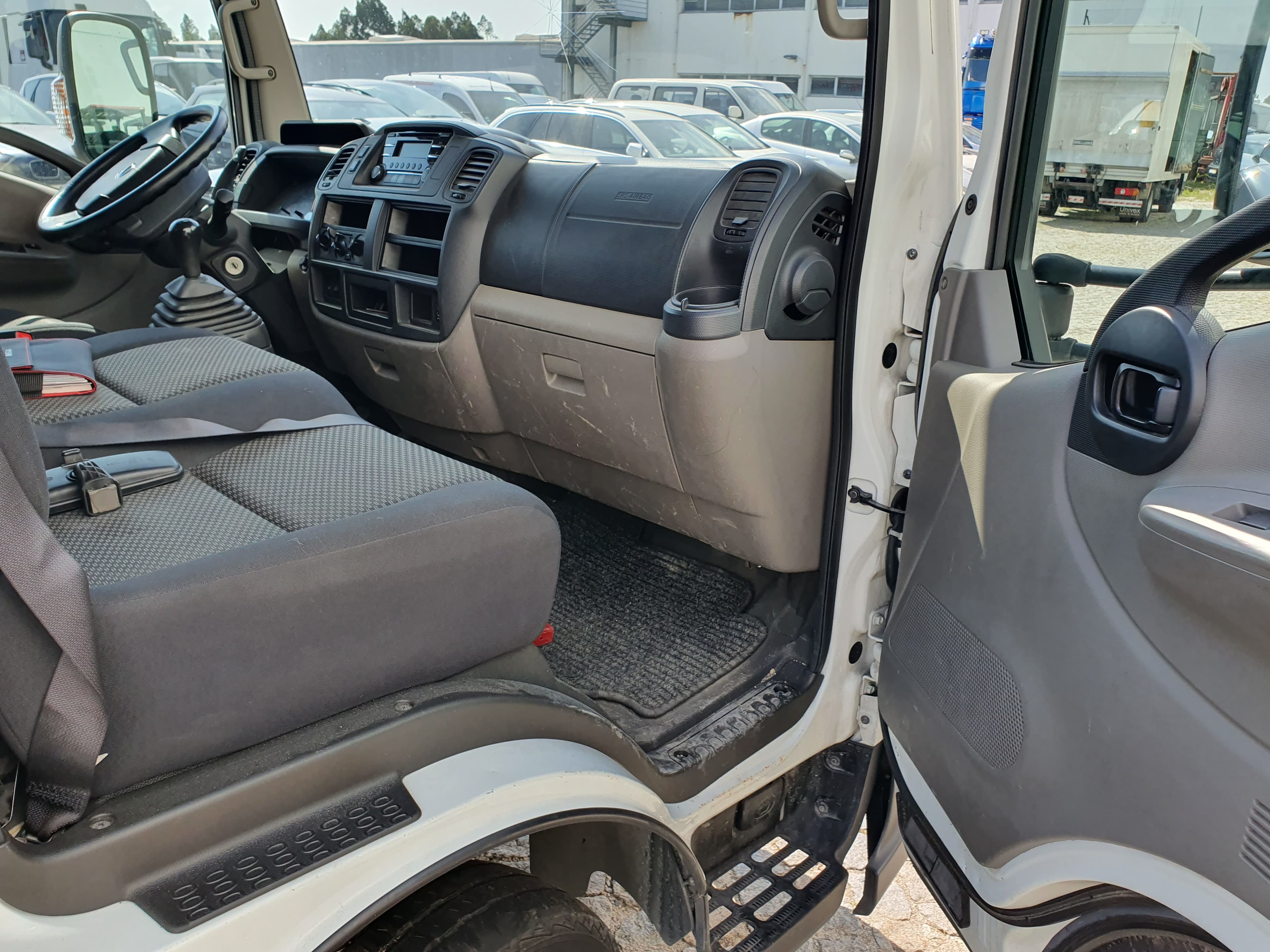 Nissan NT400 — imagen 14