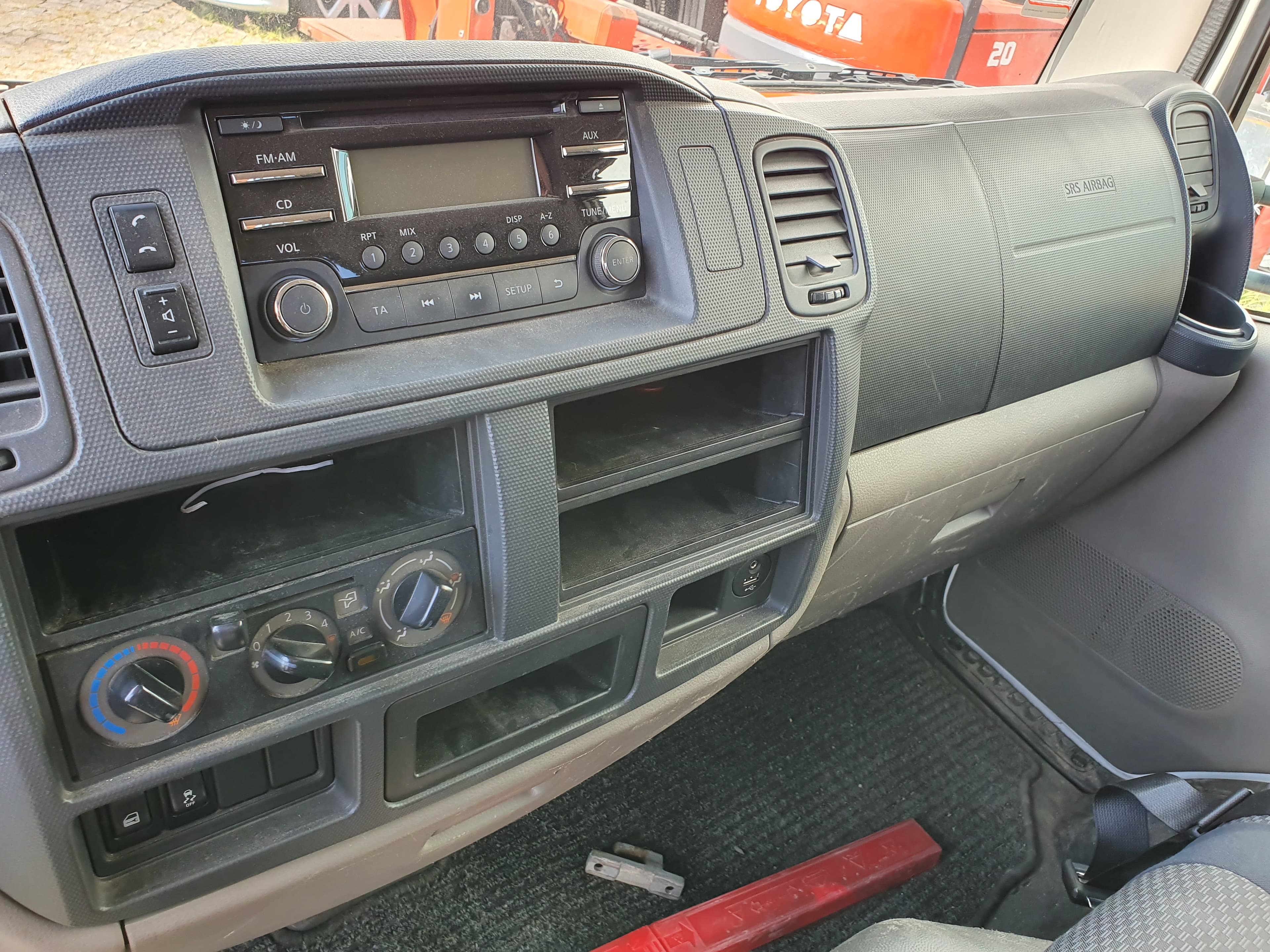 Nissan NT400 — imagen 23