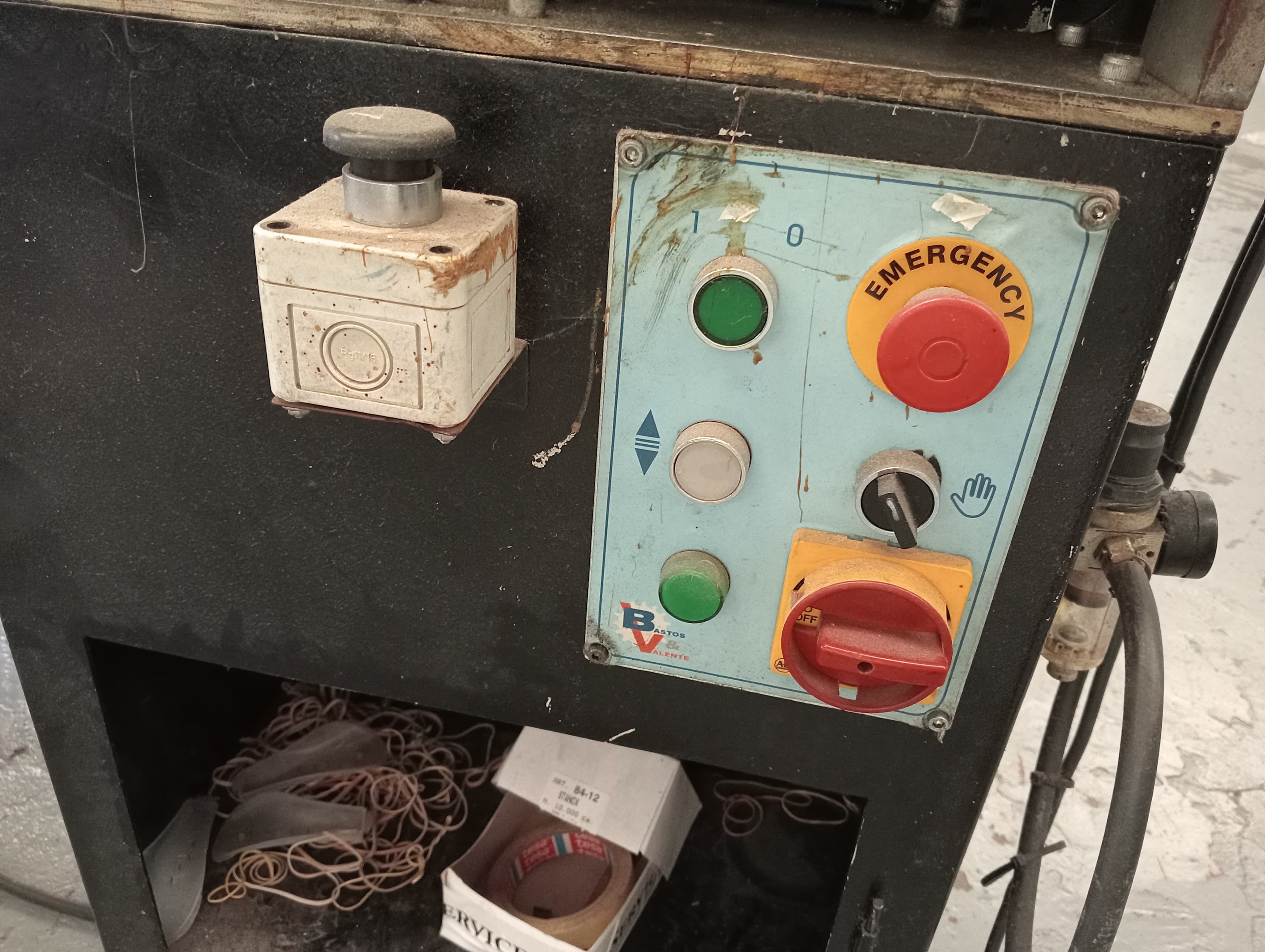 Prensa para solas + Máquina de limpar cola + Máquina de meter fita — image 11