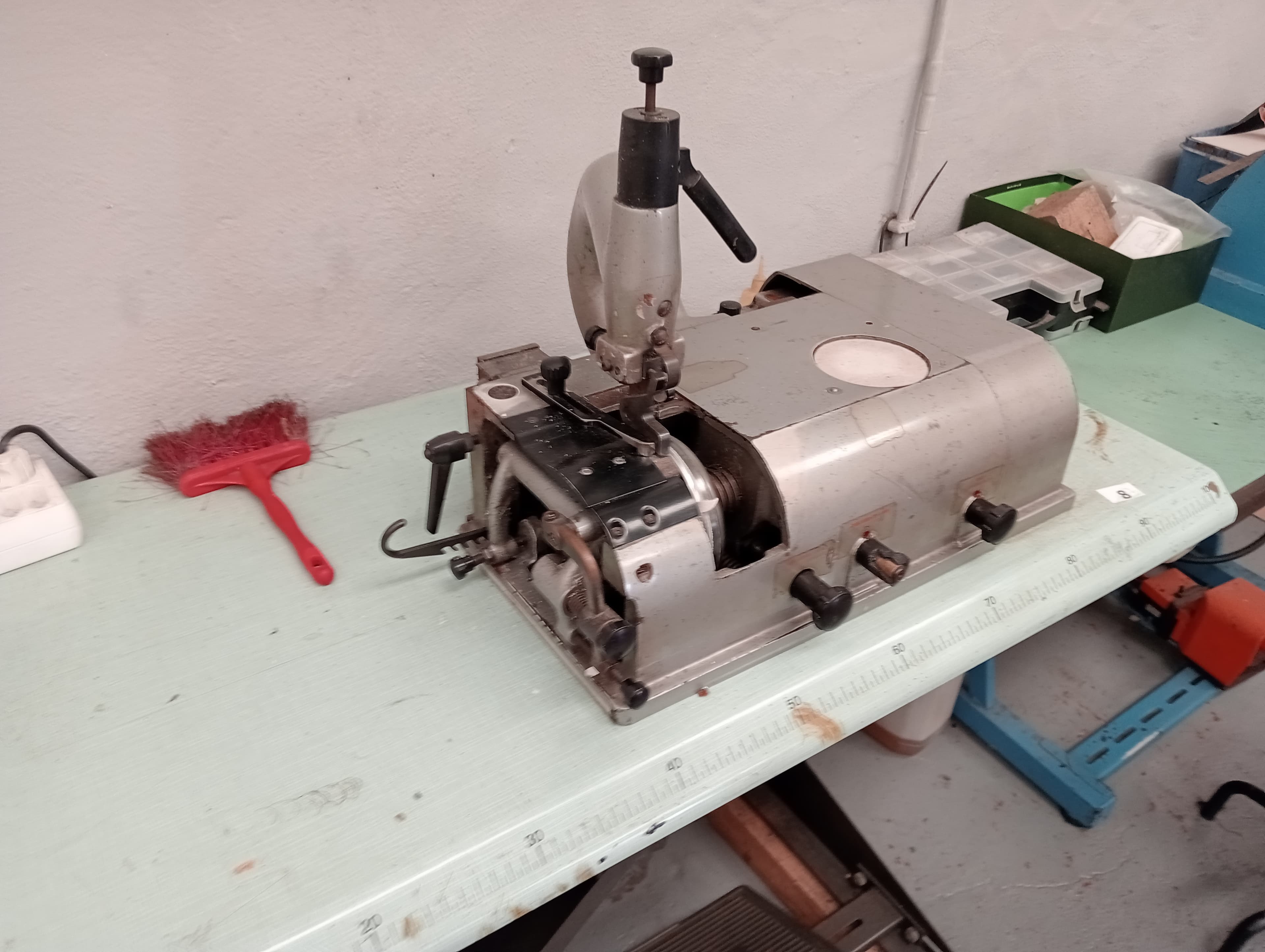 Máquina de vergar gáspeas + Máquina de facear + Máquina de ilhoses — image 5