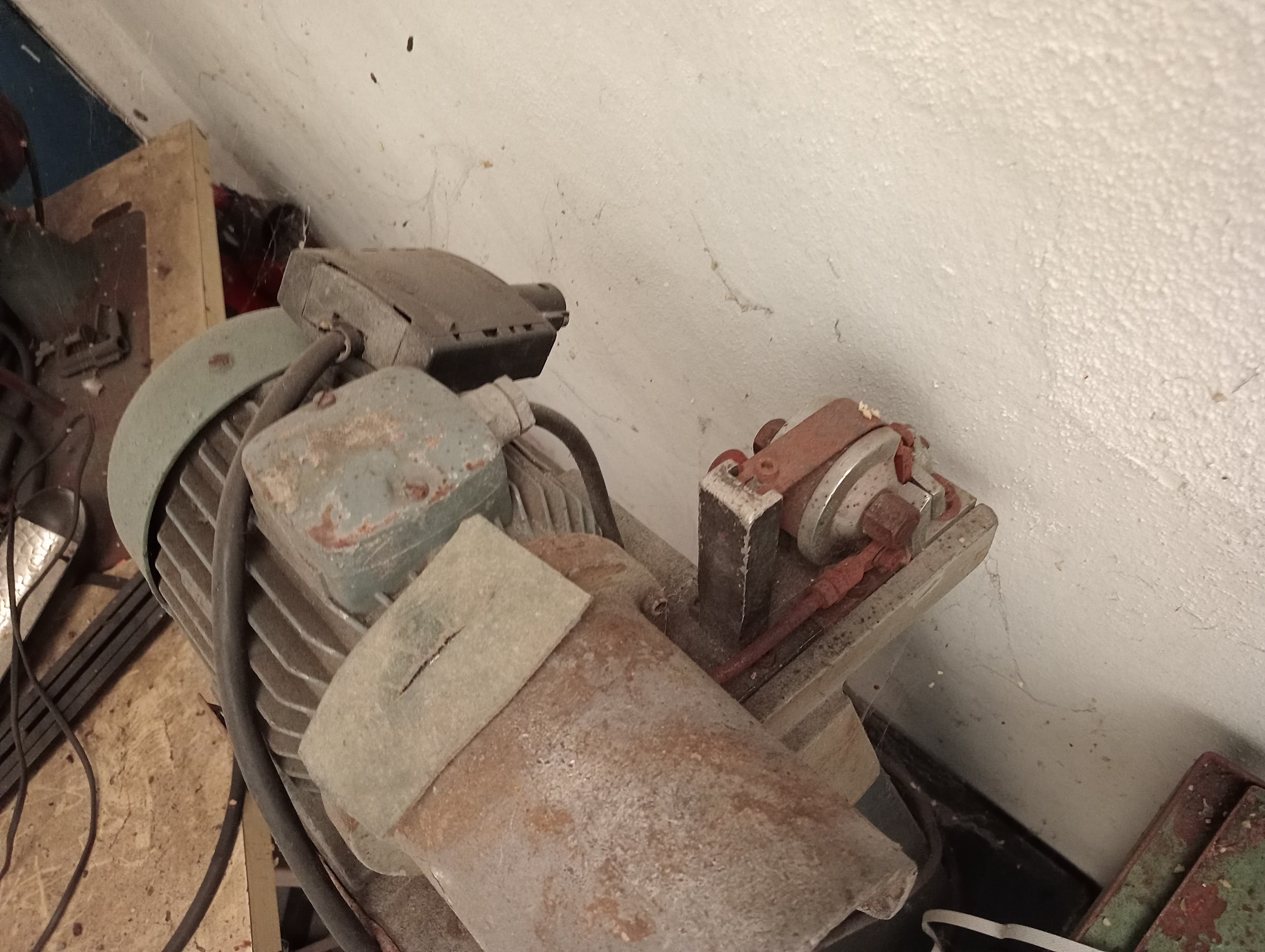 Forno + Máquina de costura + Máquina de rentilhar palmilhas + Máquina de cintar caixas — image 12