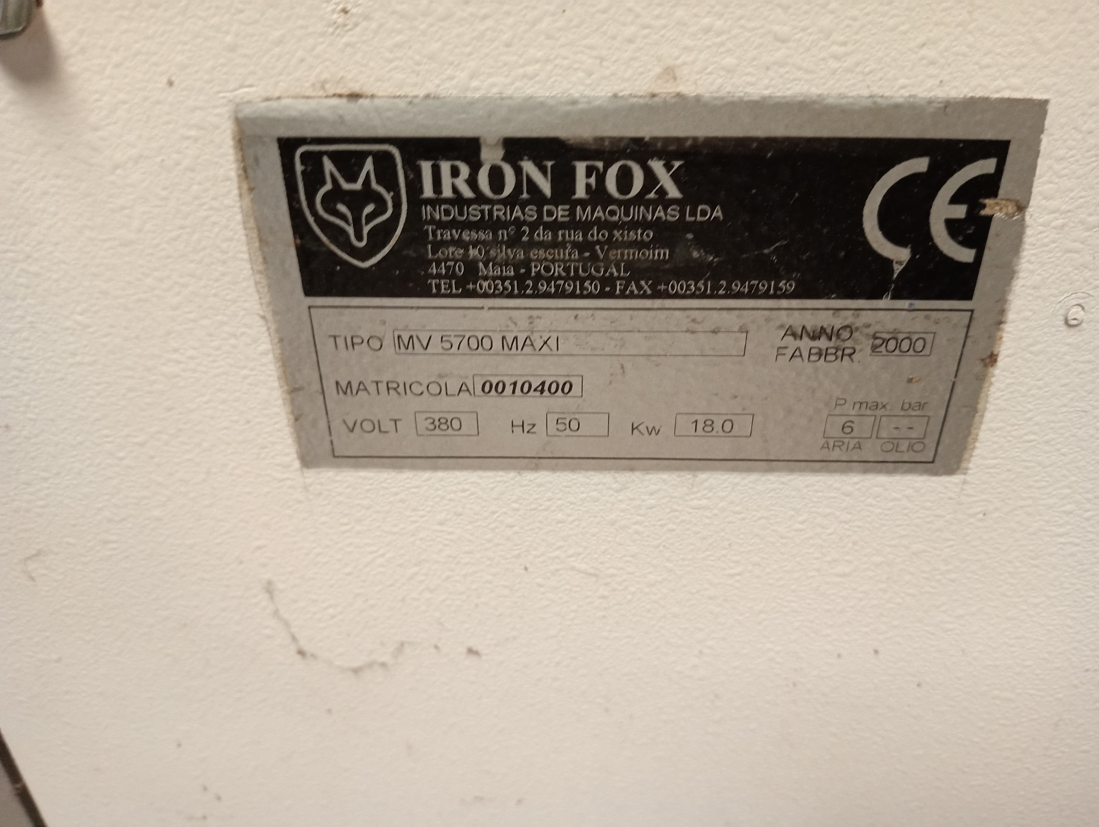 Forno + Máquina de costura + Máquina de rentilhar palmilhas + Máquina de cintar caixas — image 4