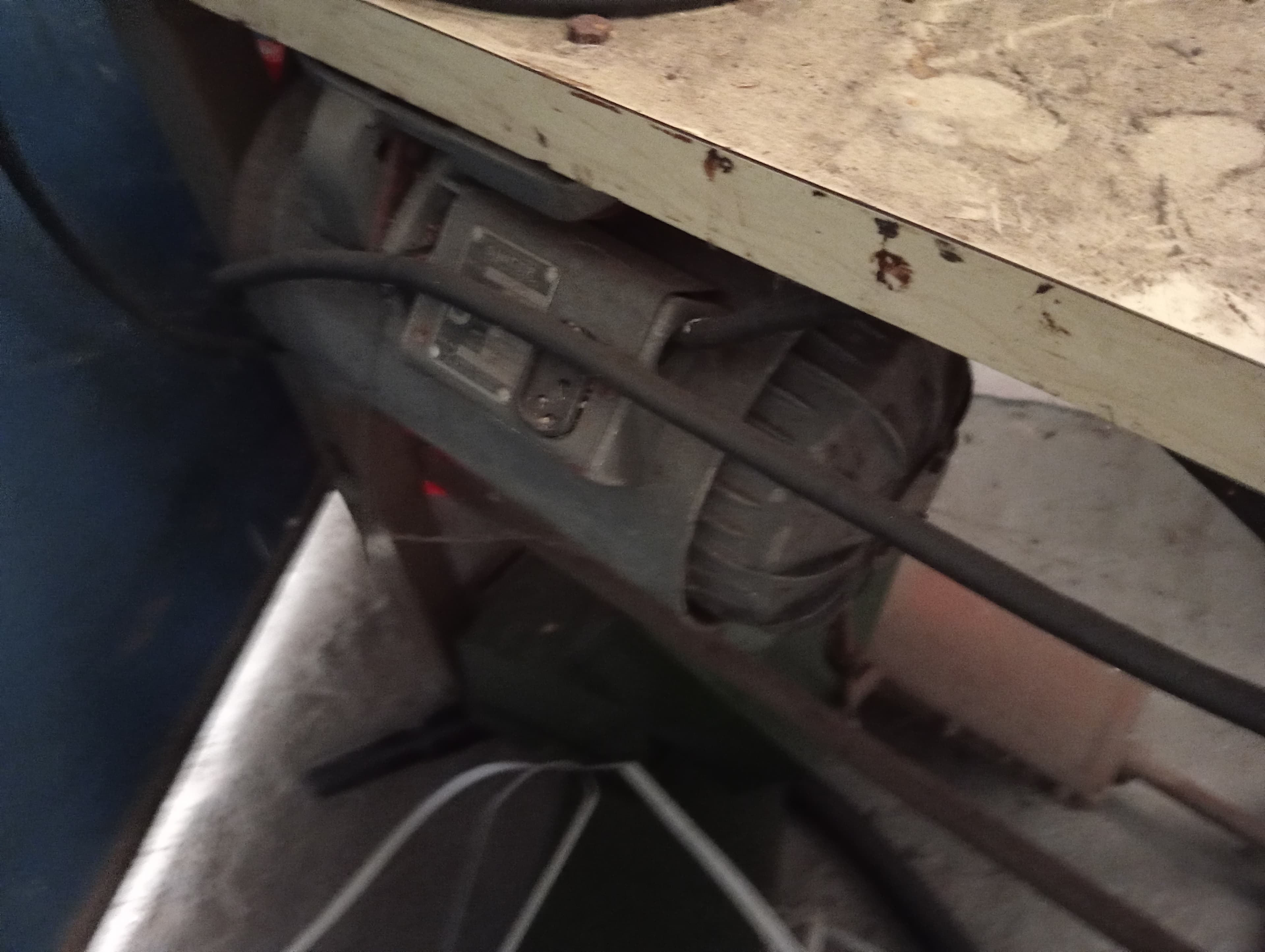 Forno + Máquina de costura + Máquina de rentilhar palmilhas + Máquina de cintar caixas — image 10