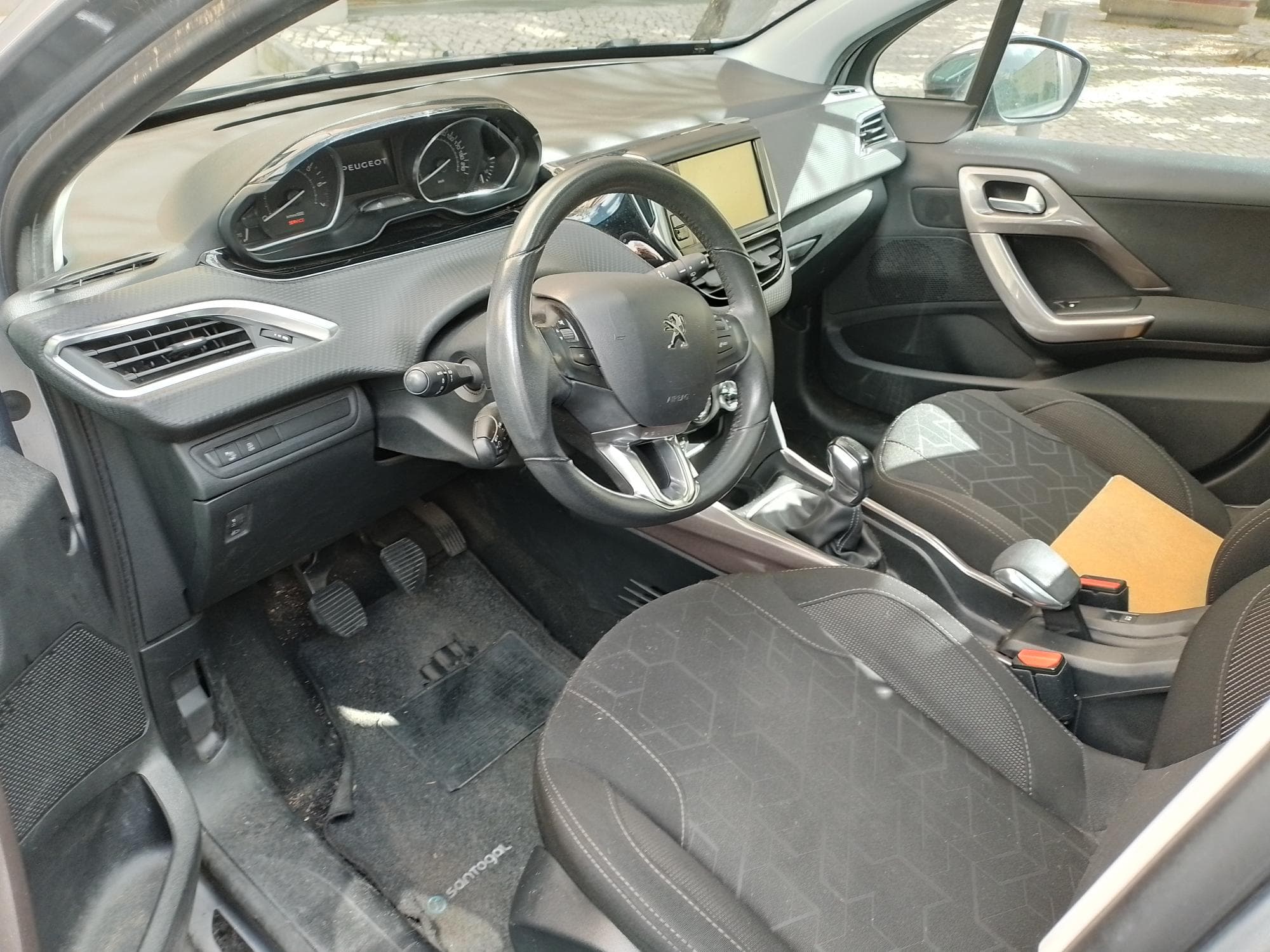 Peugeot 2008 · Ano 2015 — imagen 15