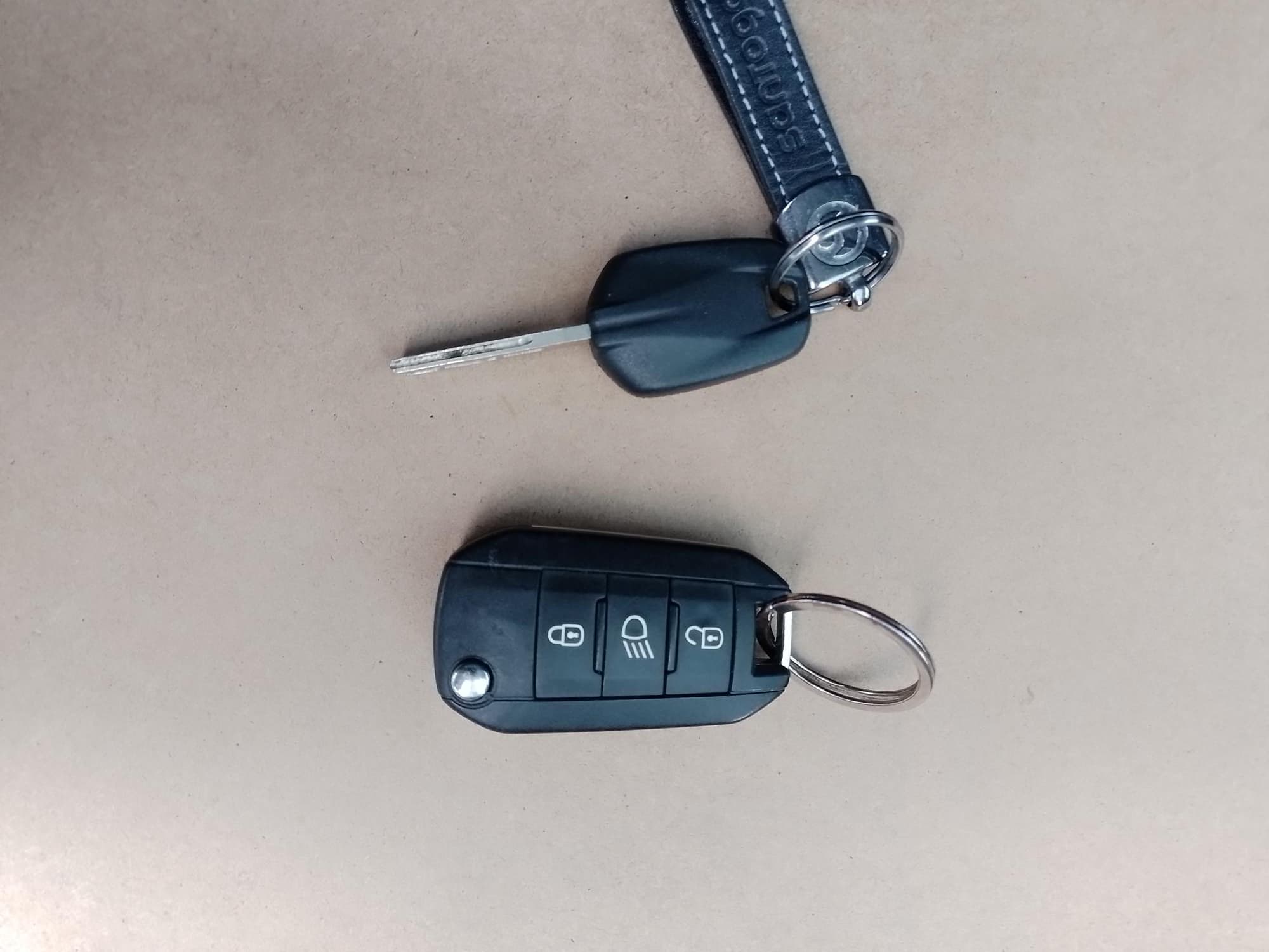 Peugeot 2008 · Ano 2015 — imagen 17