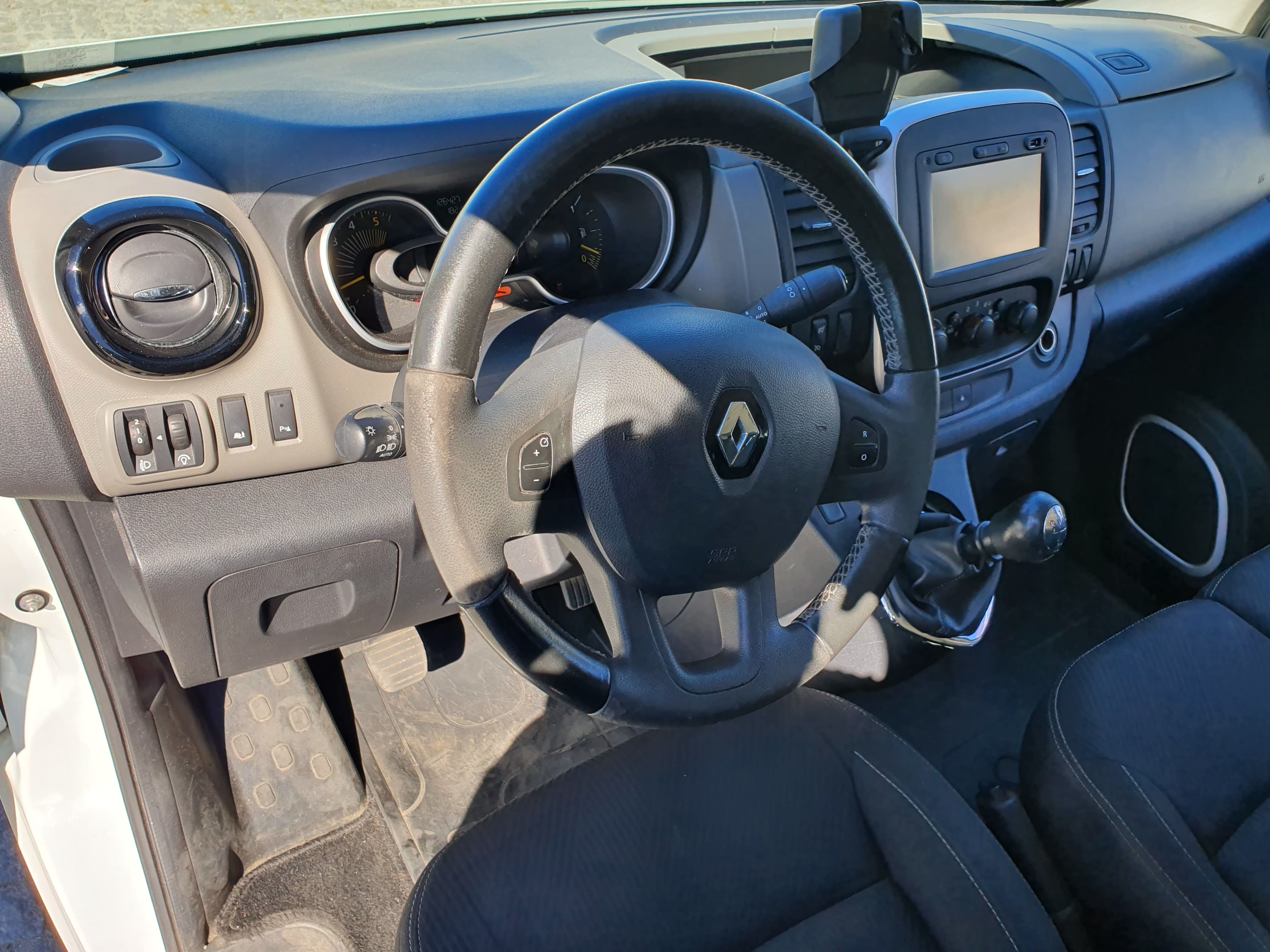 Renault Trafic 1.6 DCI · Ano 2015 — imagen 32