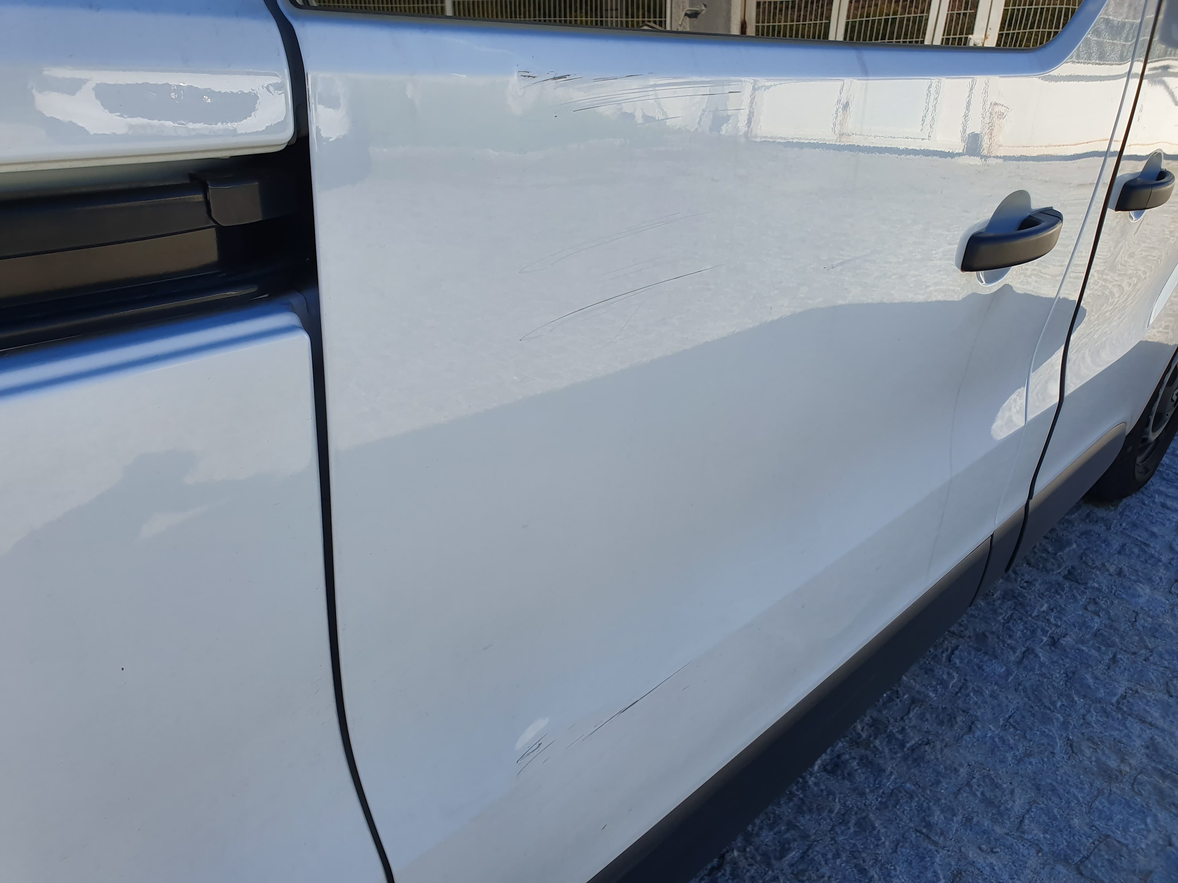 Renault Trafic 1.6 DCI · Ano 2015 — imagen 17