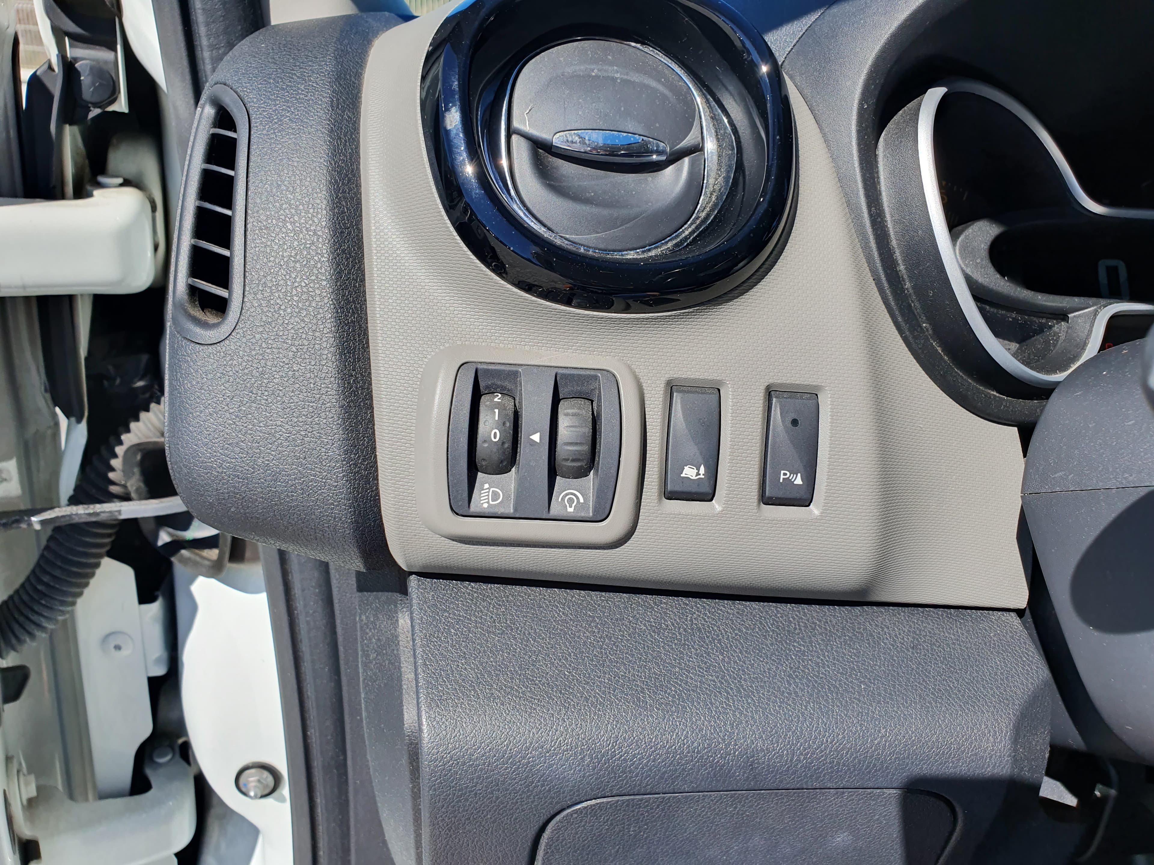Renault Trafic 1.6 DCI · Ano 2015 — imagen 42