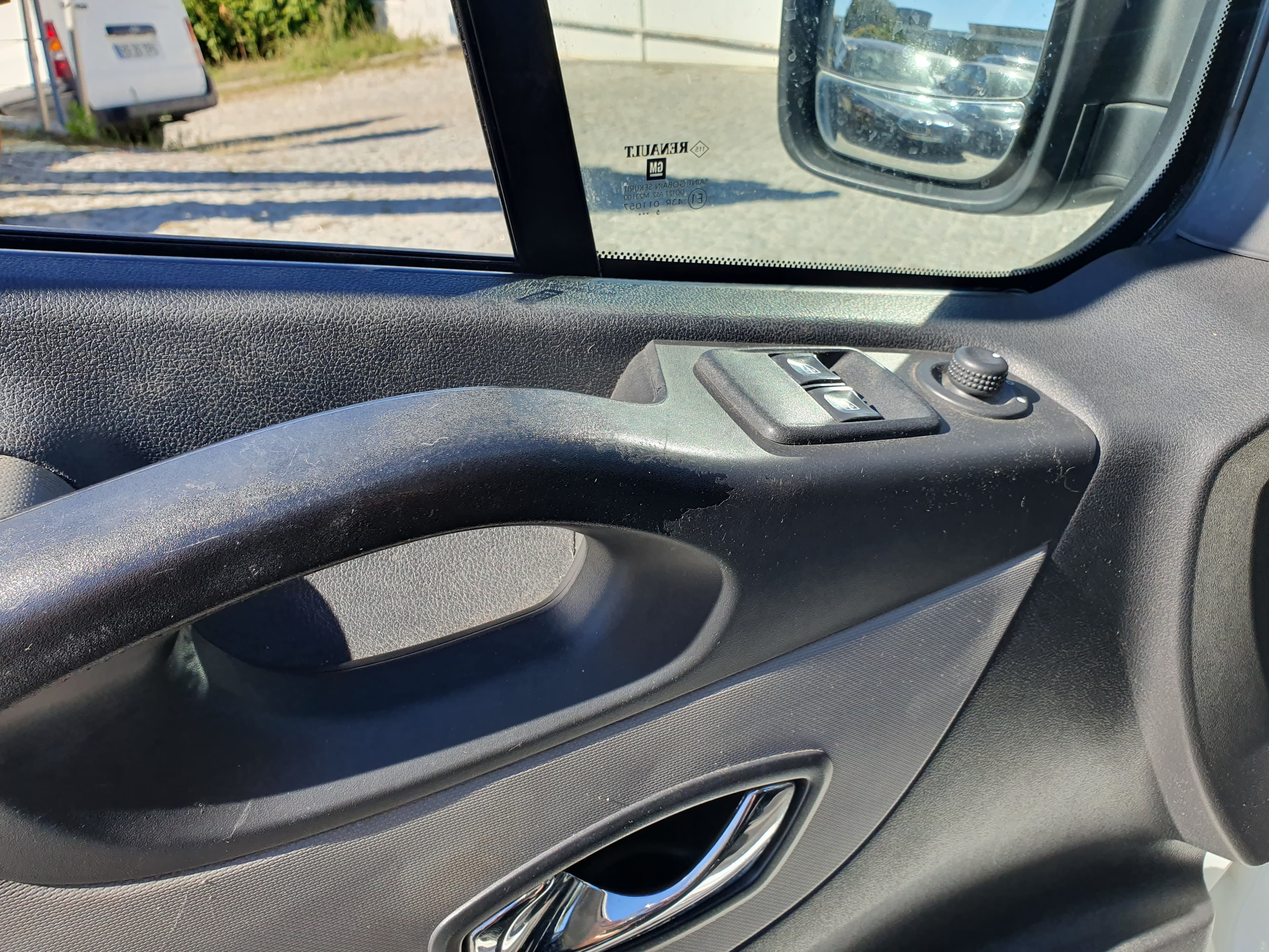 Renault Trafic 1.6 DCI · Ano 2015 — imagen 29