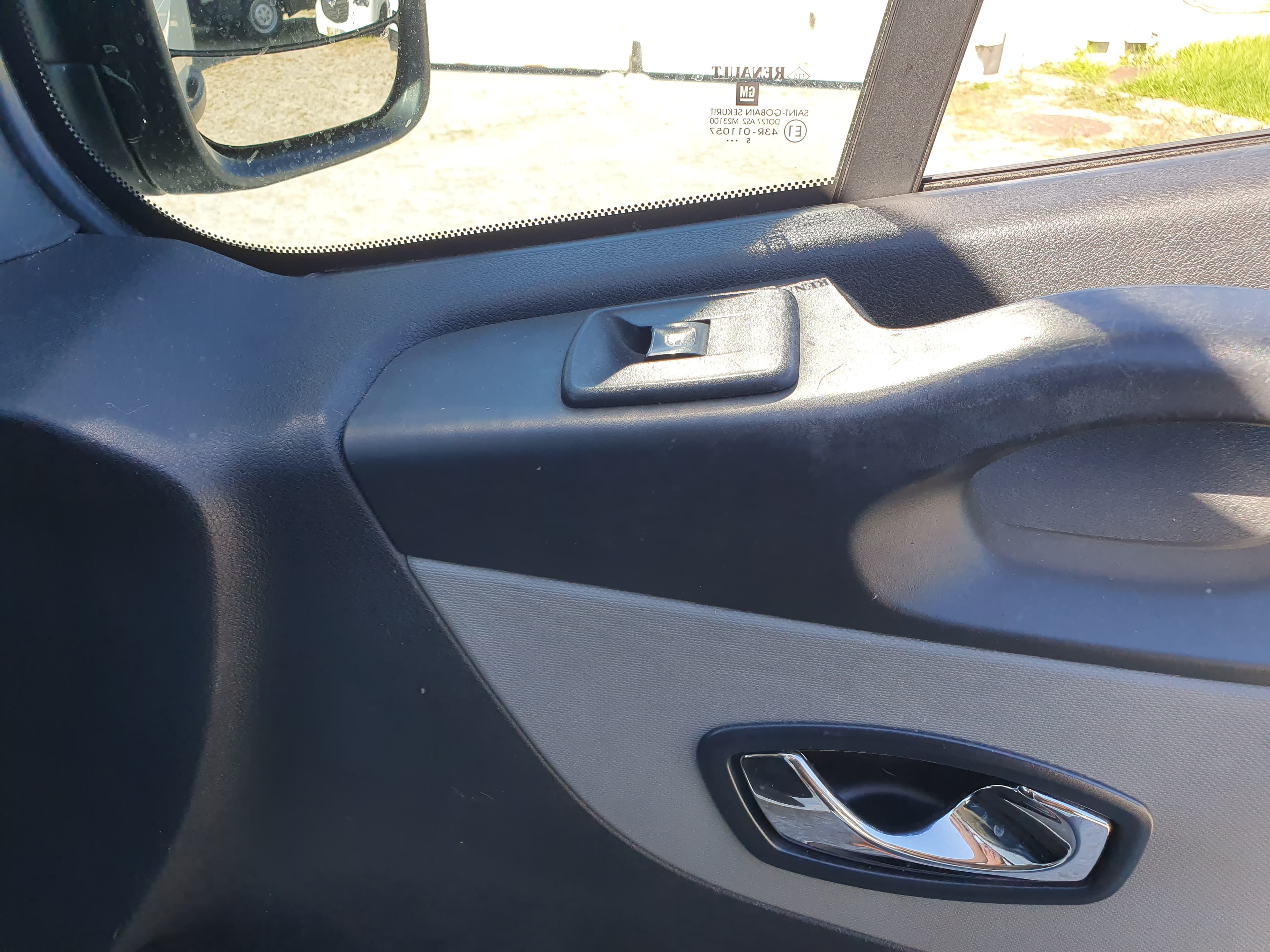 Renault Trafic 1.6 DCI · Ano 2015 — imagen 13