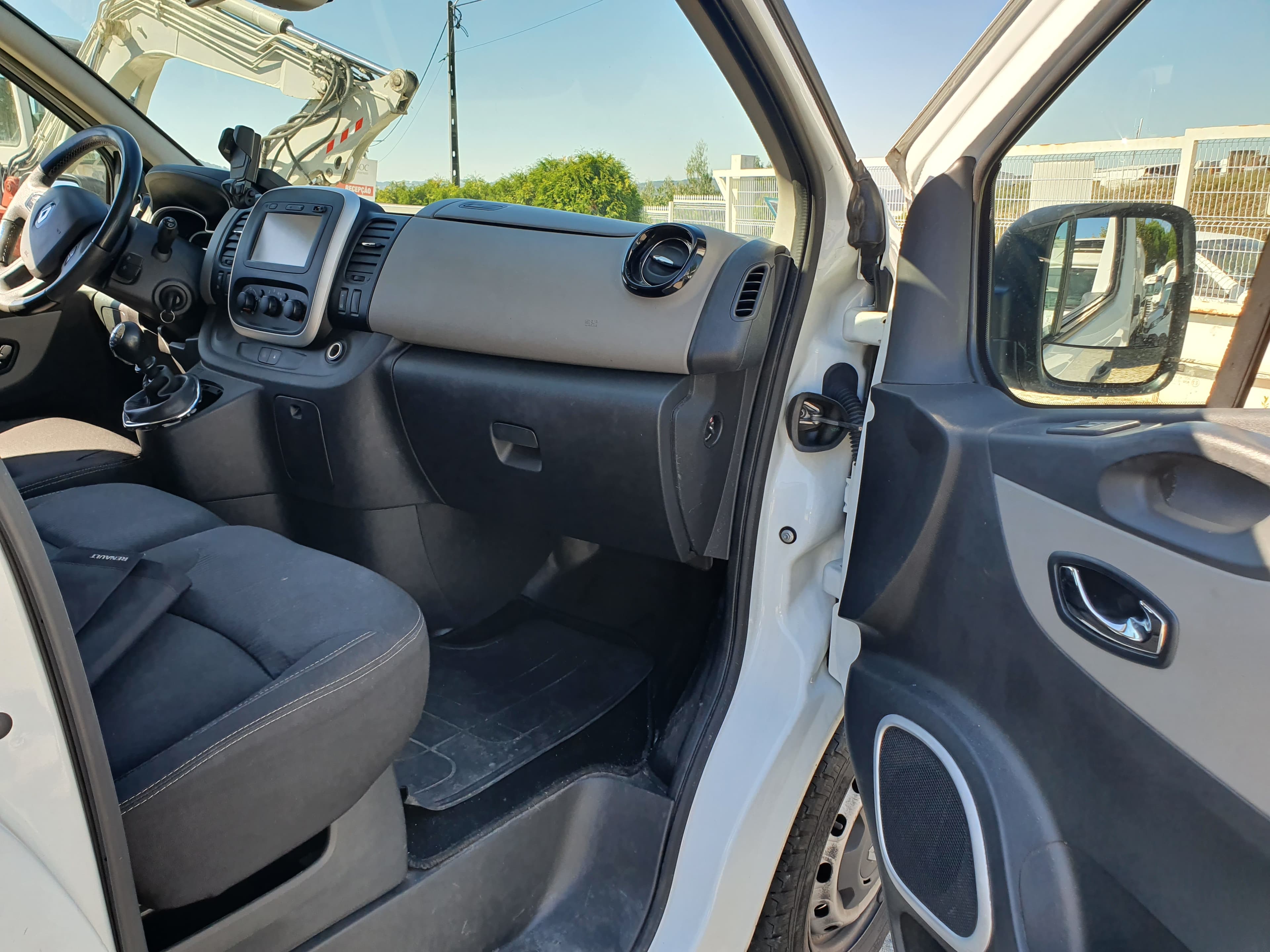 Renault Trafic 1.6 DCI · Ano 2015 — imagen 12