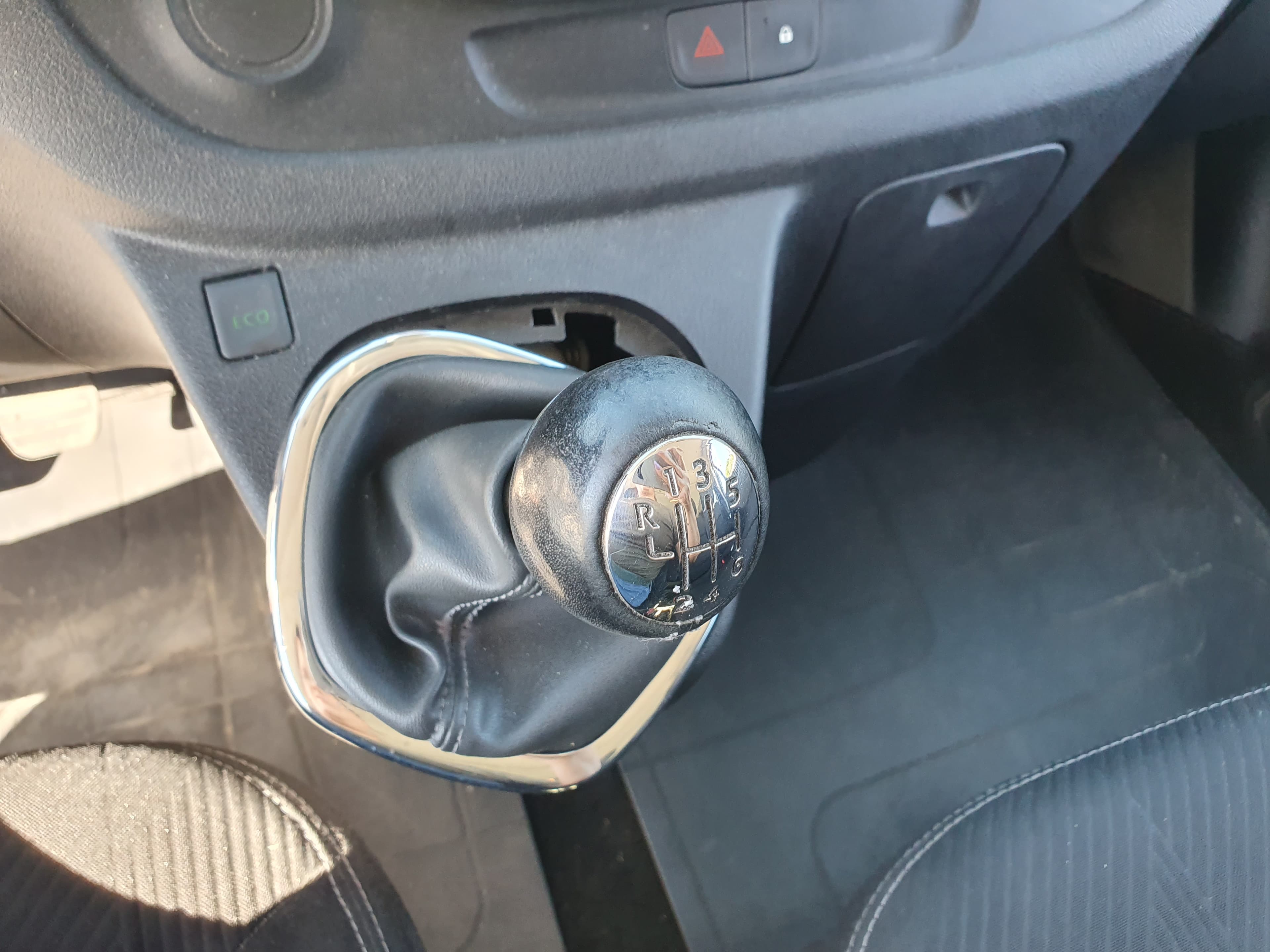 Renault Trafic 1.6 DCI · Ano 2015 — imagen 37