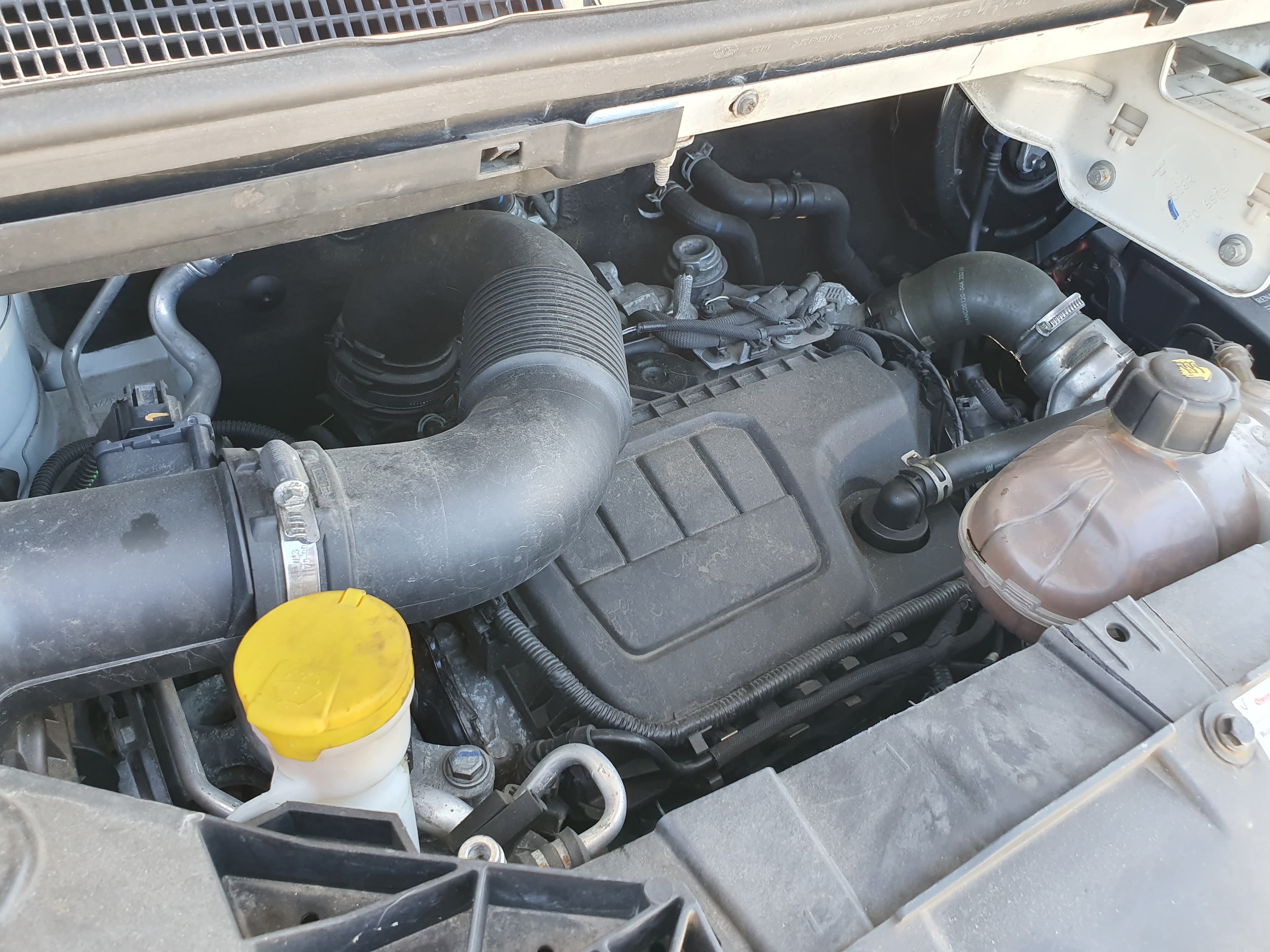 Renault Trafic 1.6 DCI · Ano 2015 — imagen 43