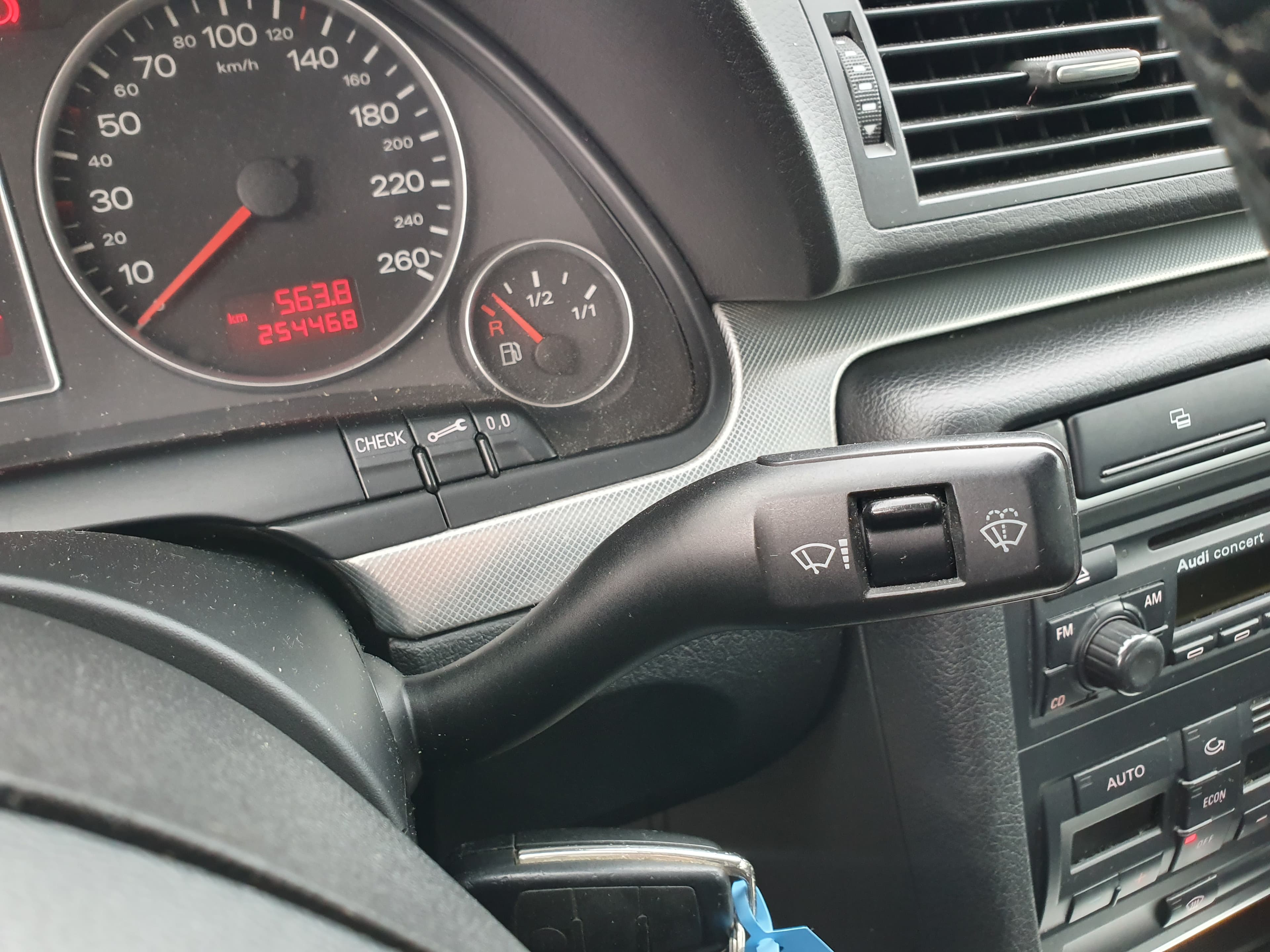 Audi A4 1.9 TDI · Ano 2005 — image 35