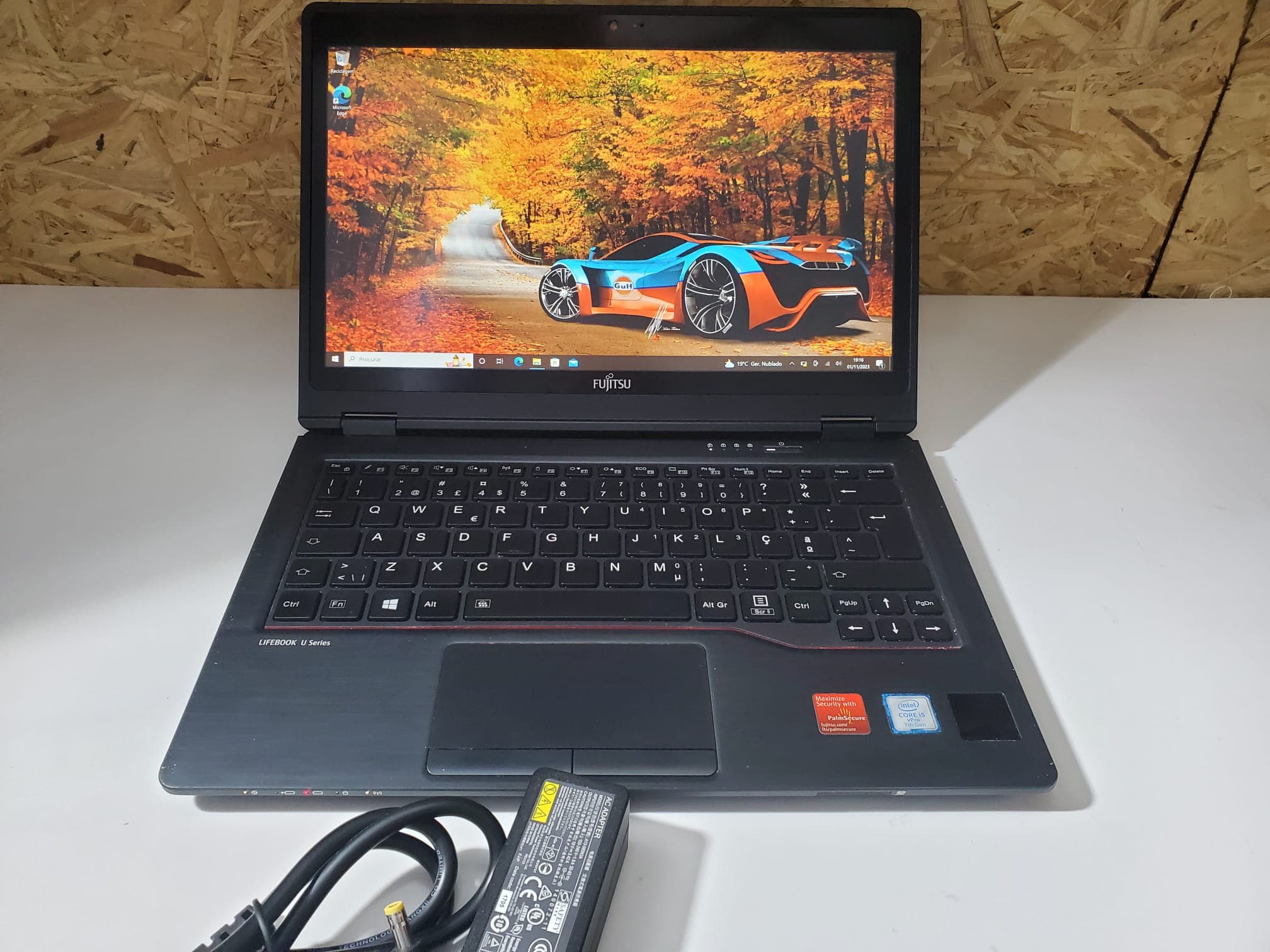Portátil Fujitsu U727 — imagen 4