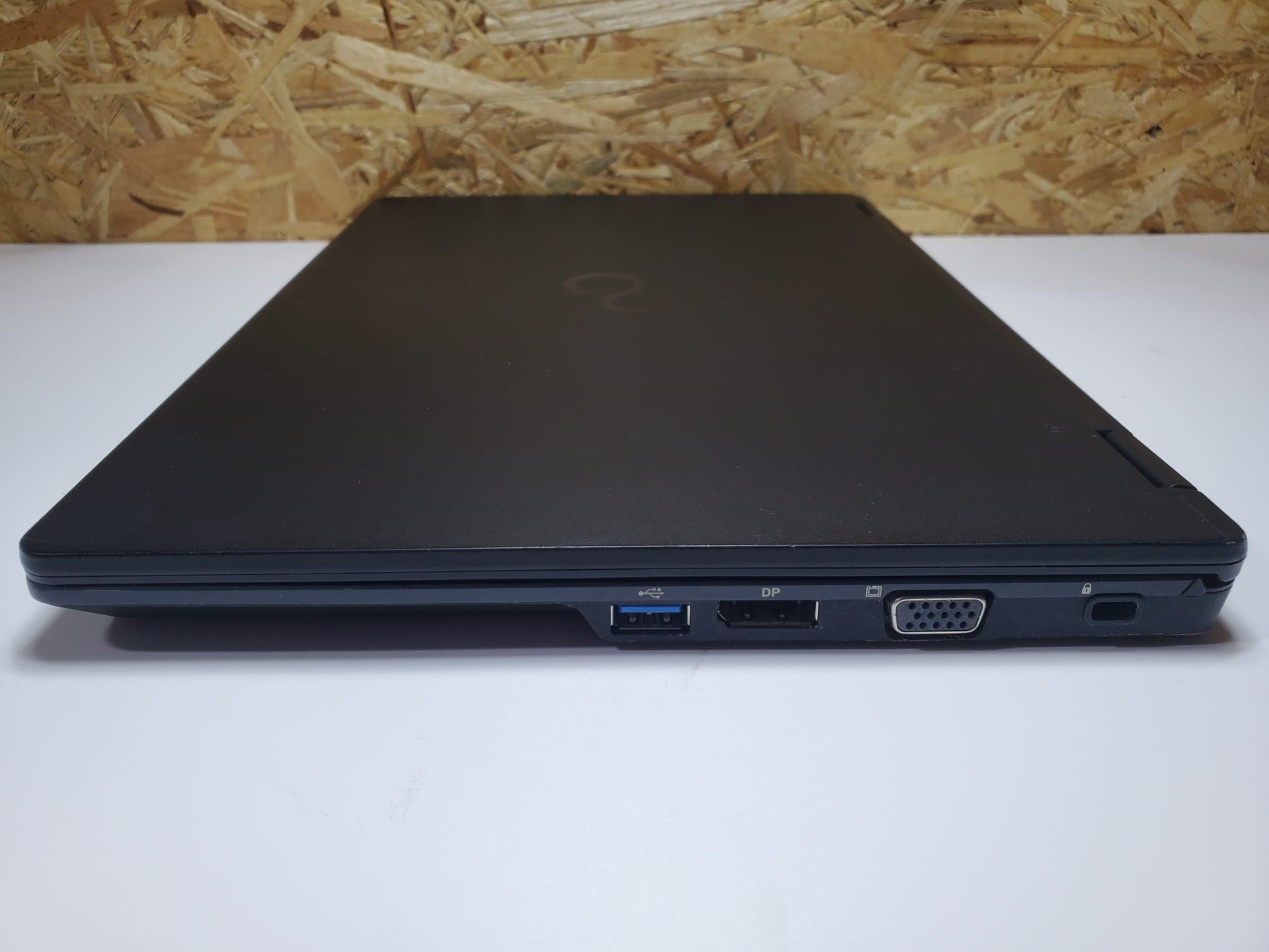 Portátil Fujitsu U727 — image 9
