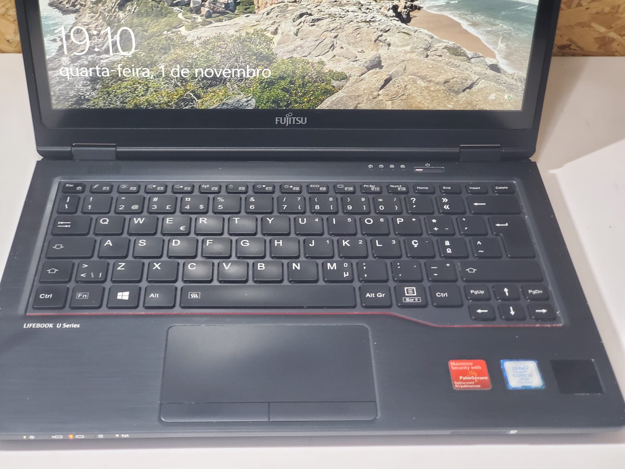 Portátil Fujitsu U727 — image 12