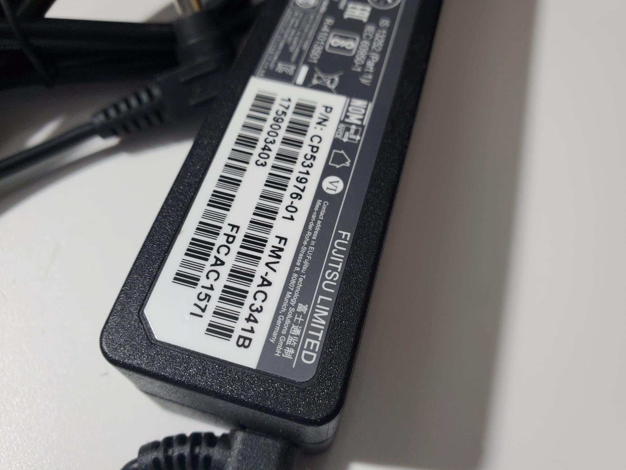 Portátil Fujitsu U727 — image 14