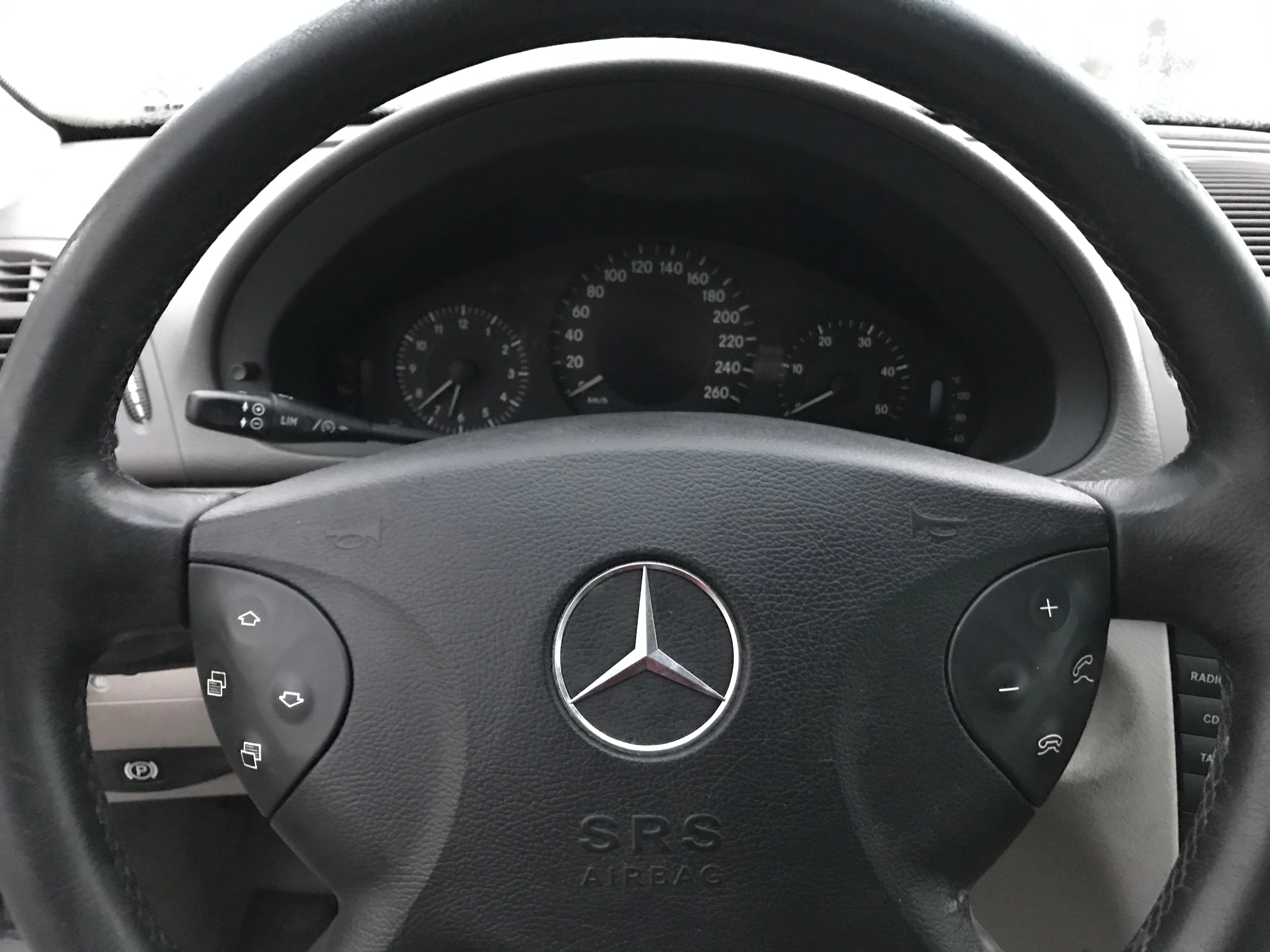 Mercedes-Benz E270 CDI · Ano 2002 — imagen 41