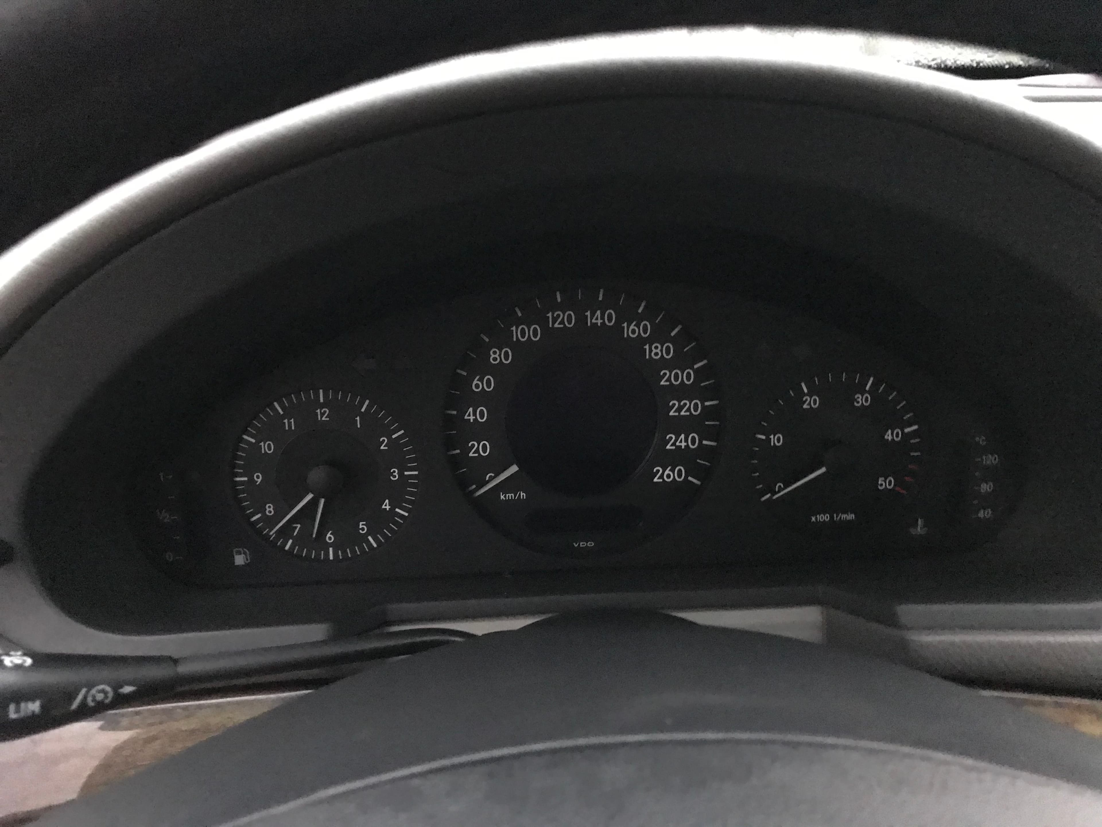 Mercedes-Benz E270 CDI · Ano 2002 — imagen 37