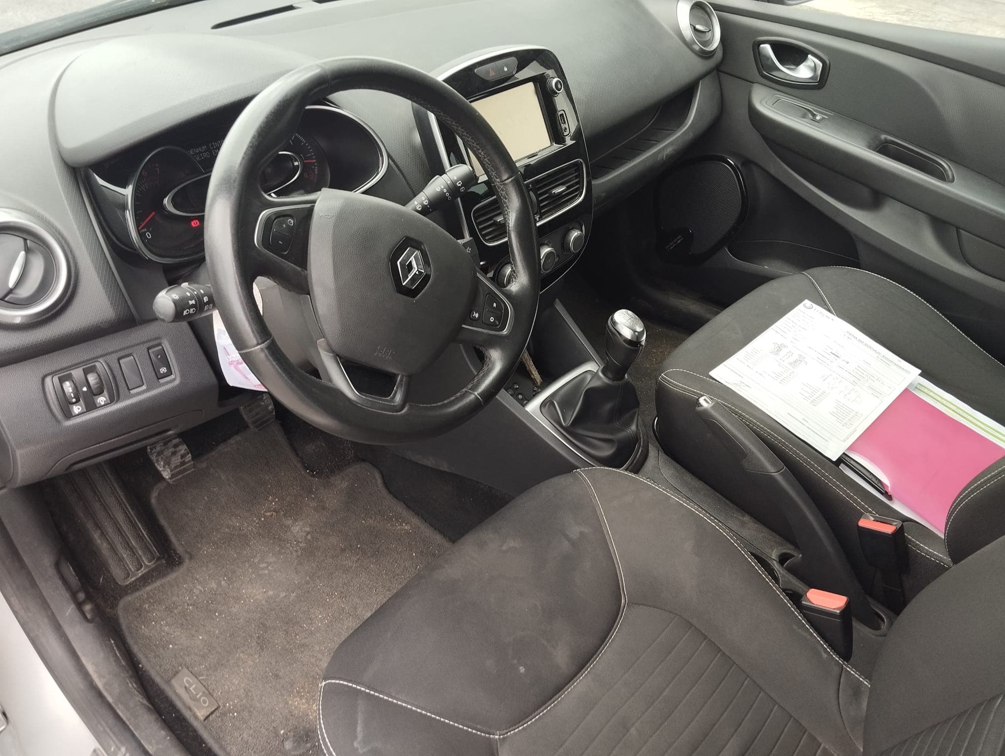 Renault Clio · Ano 2017 — image 18